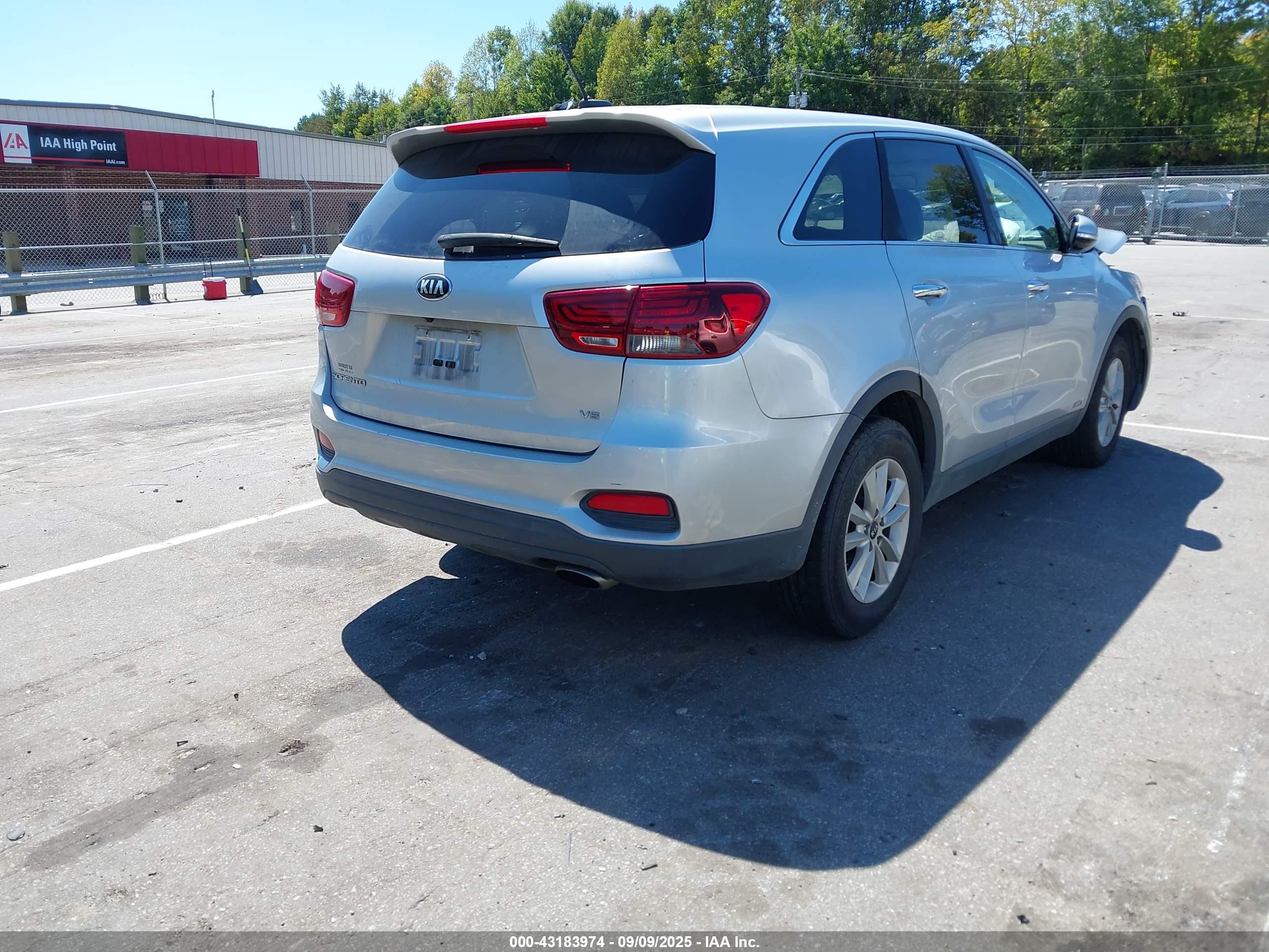 KIA SORENTO image 4