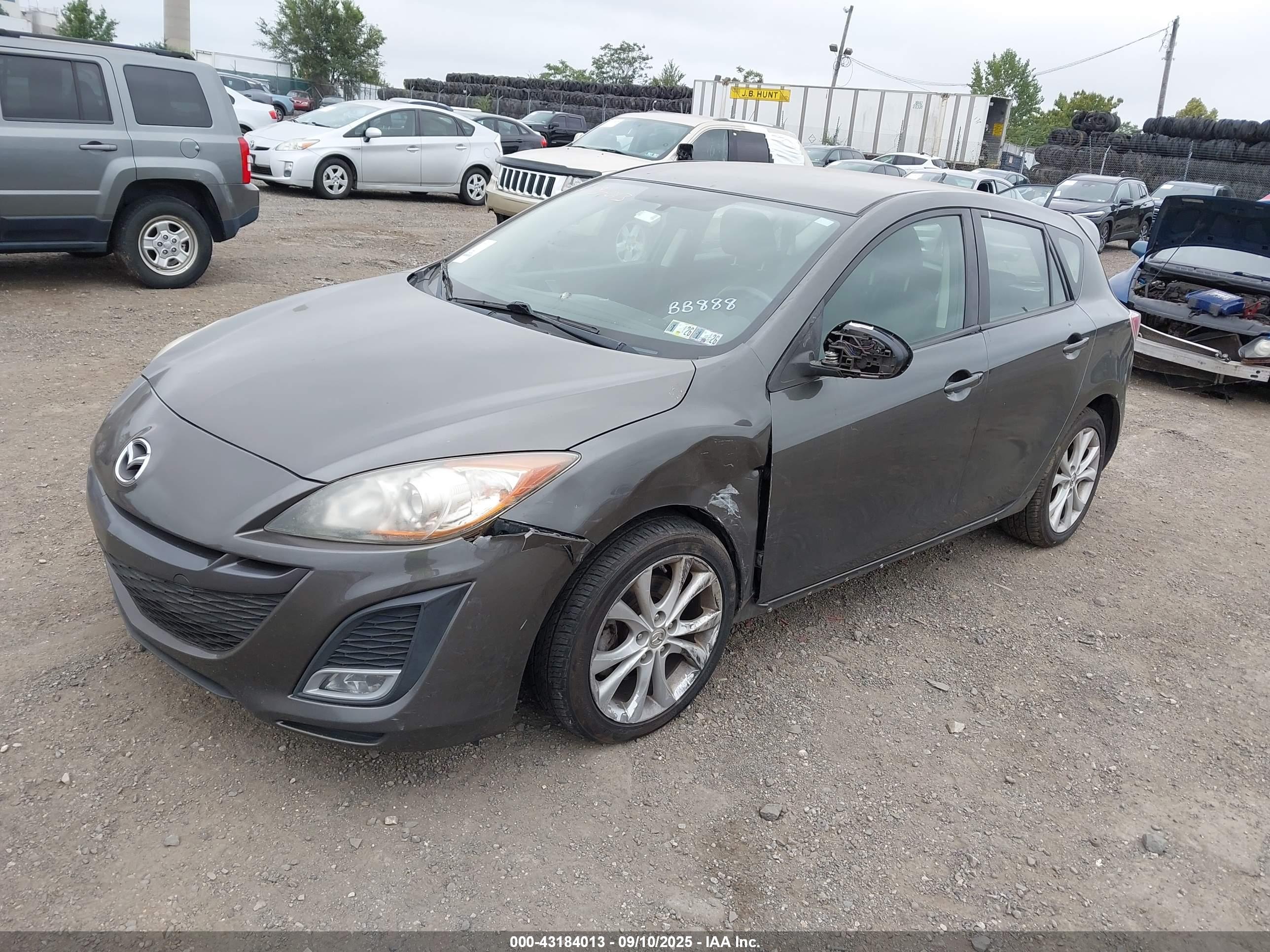 MAZDA MAZDA3 image 2