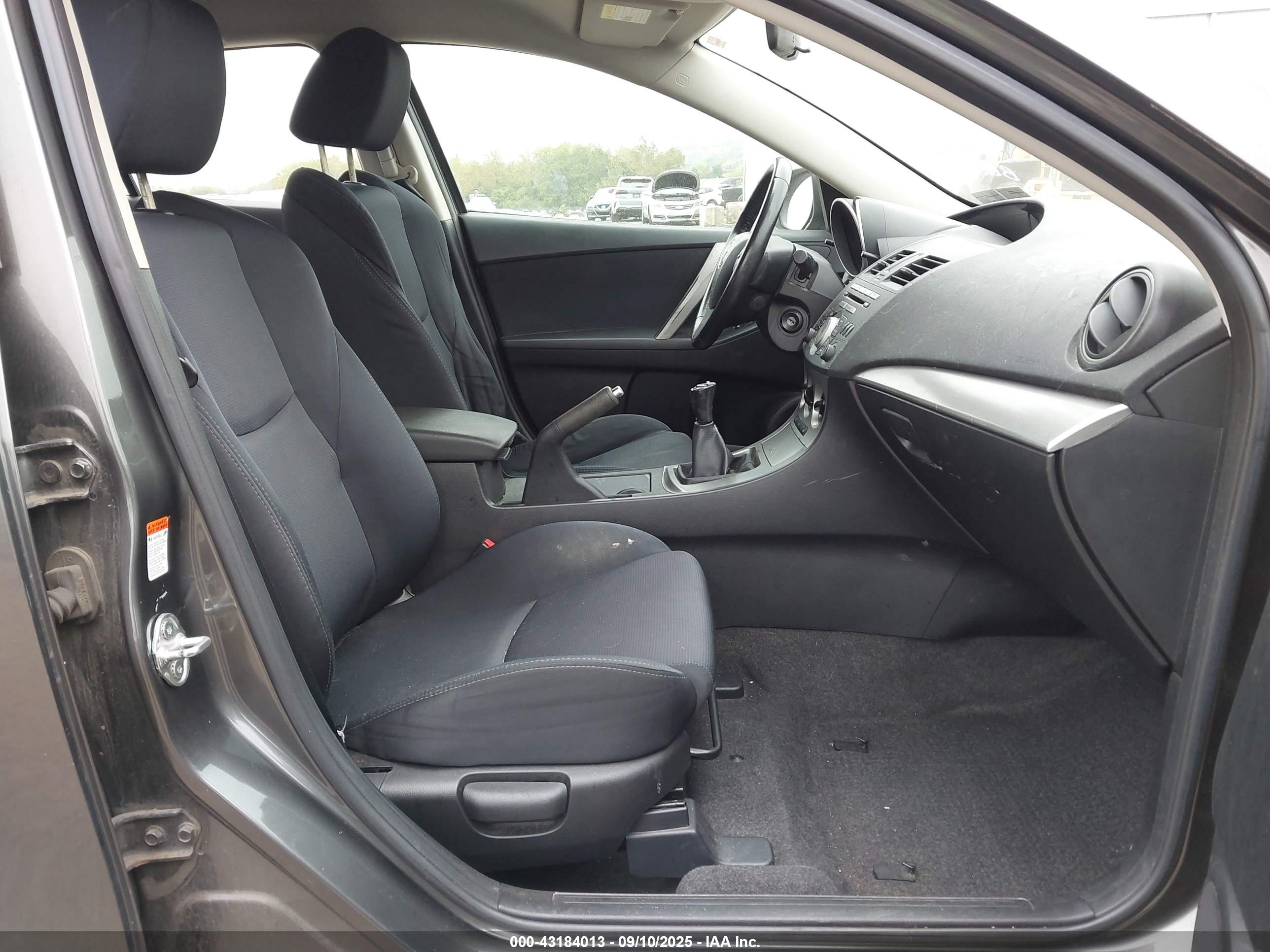 MAZDA MAZDA3 image 5