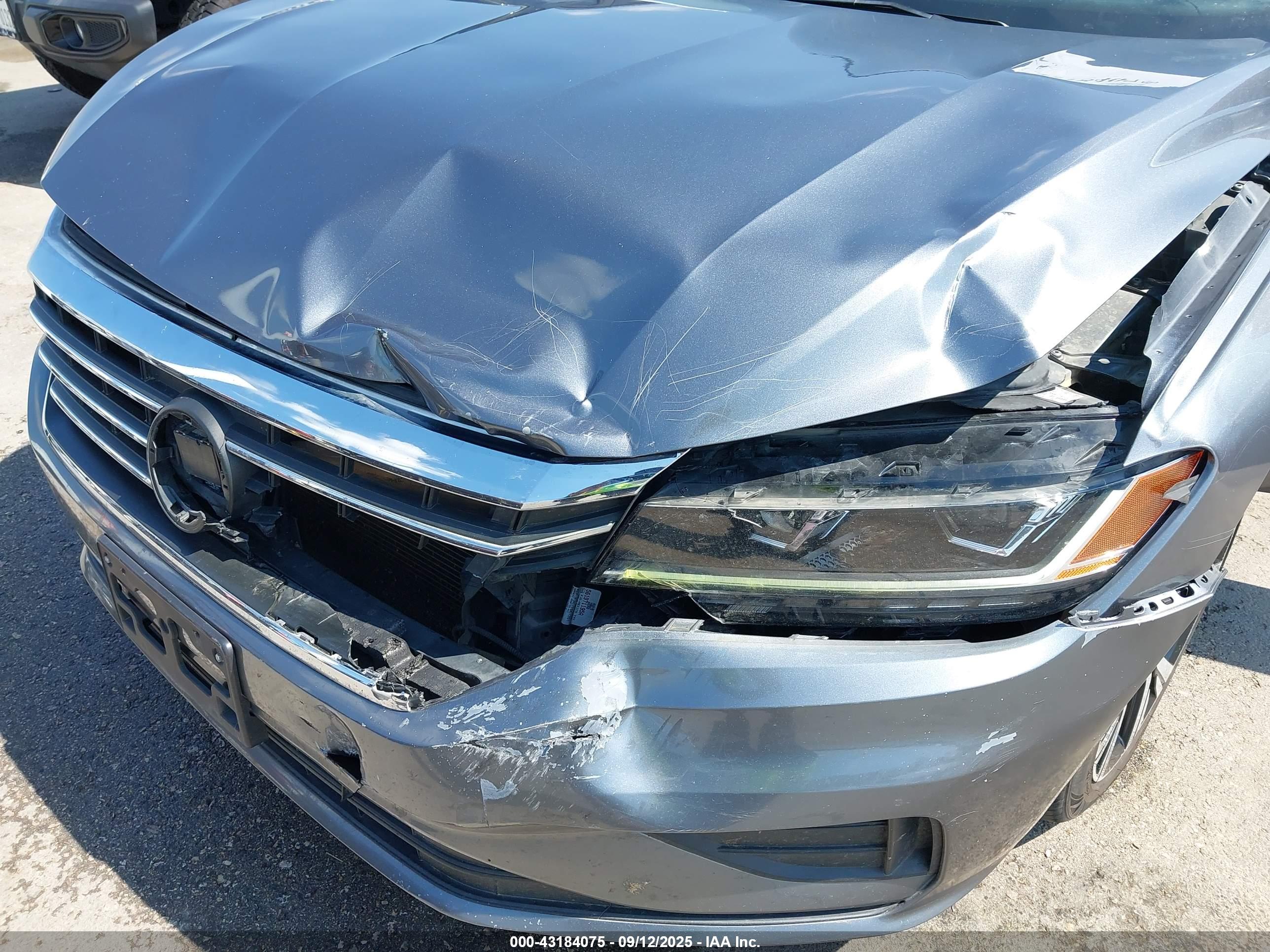 VOLKSWAGEN PASSAT image 6