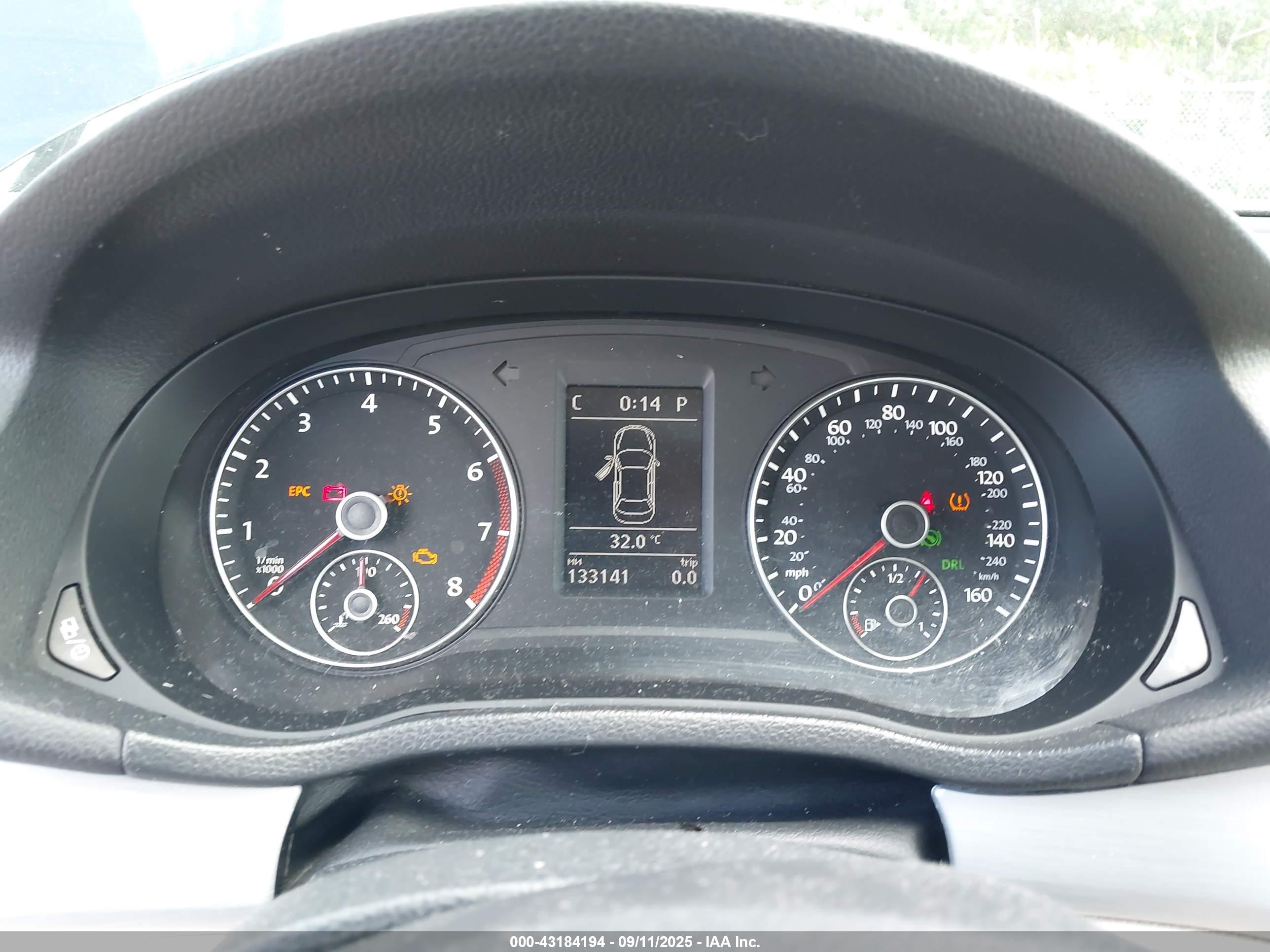 VOLKSWAGEN PASSAT image 7