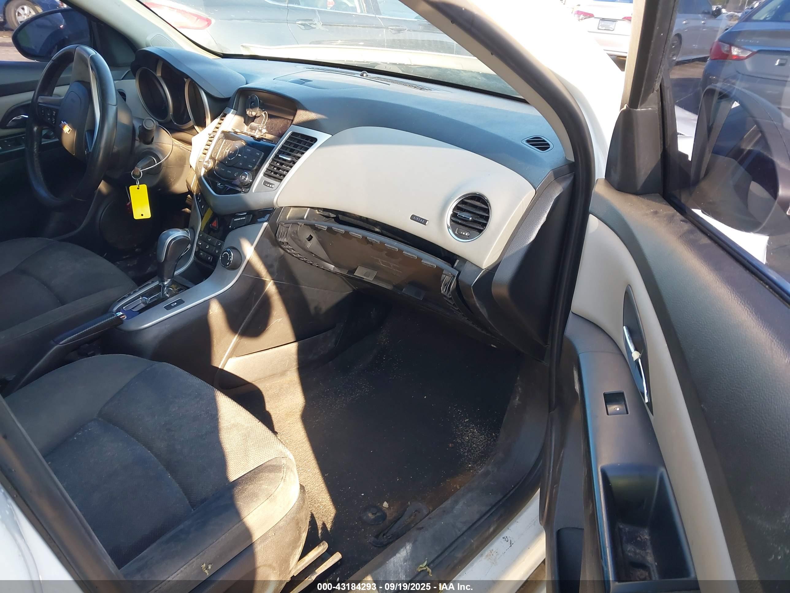 CHEVROLET CRUZE image 5