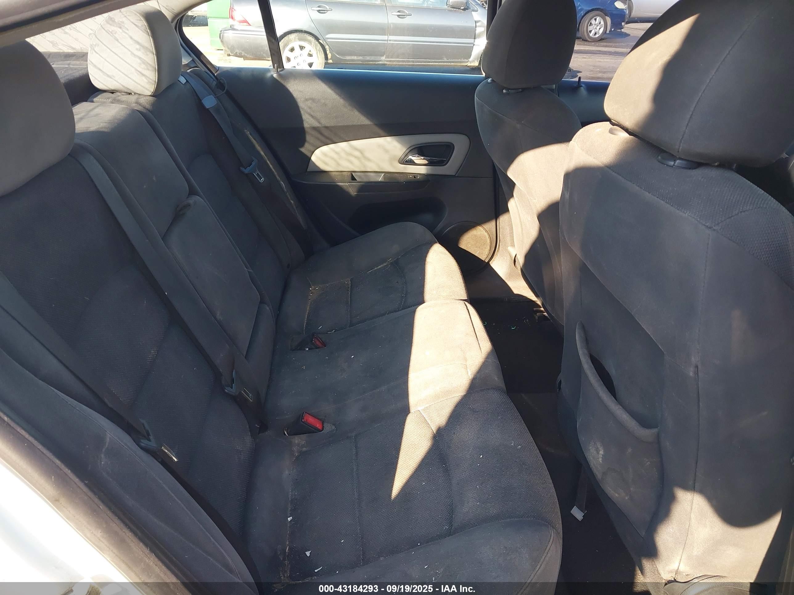 CHEVROLET CRUZE image 8