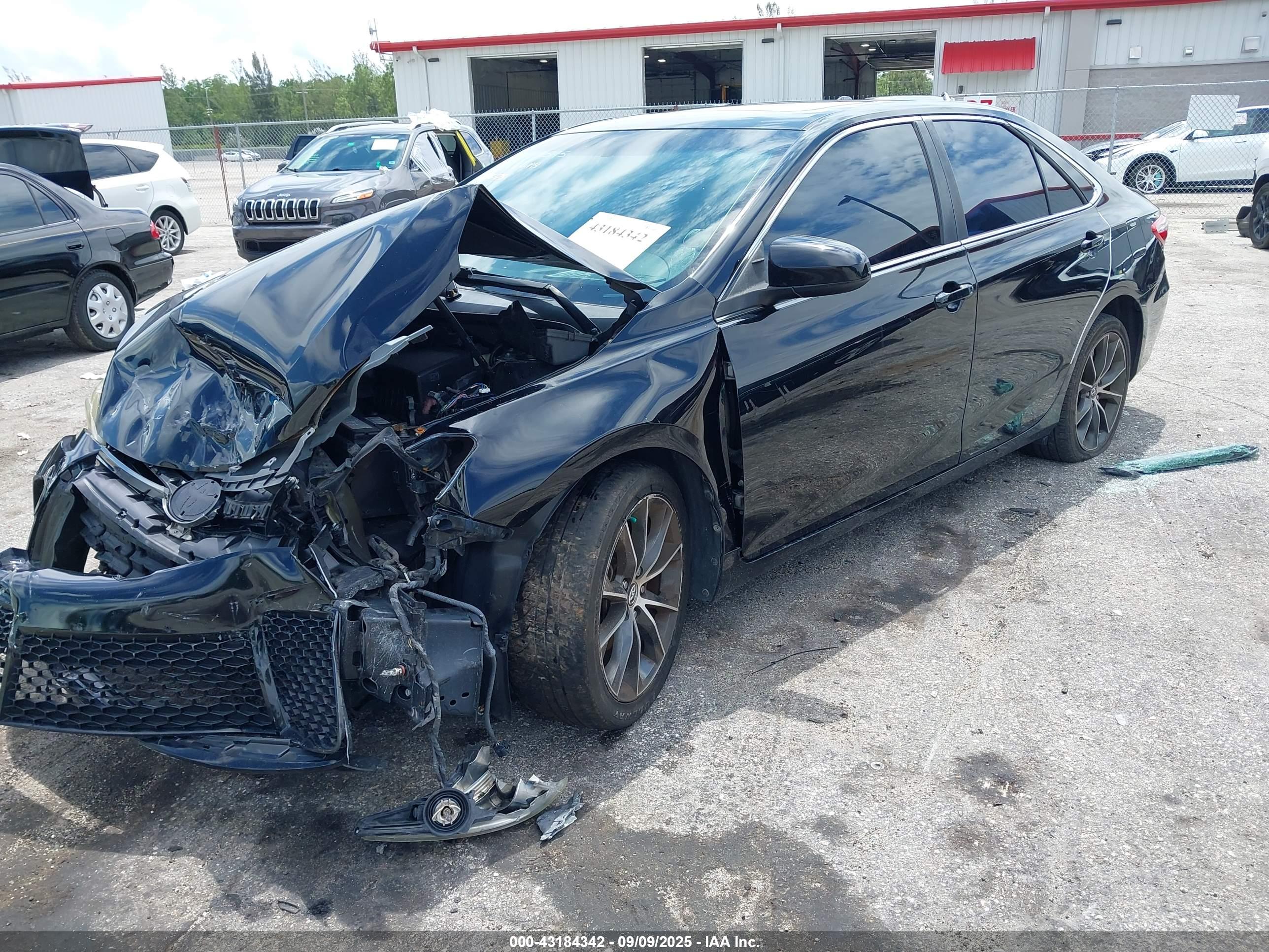 TOYOTA CAMRY image 2