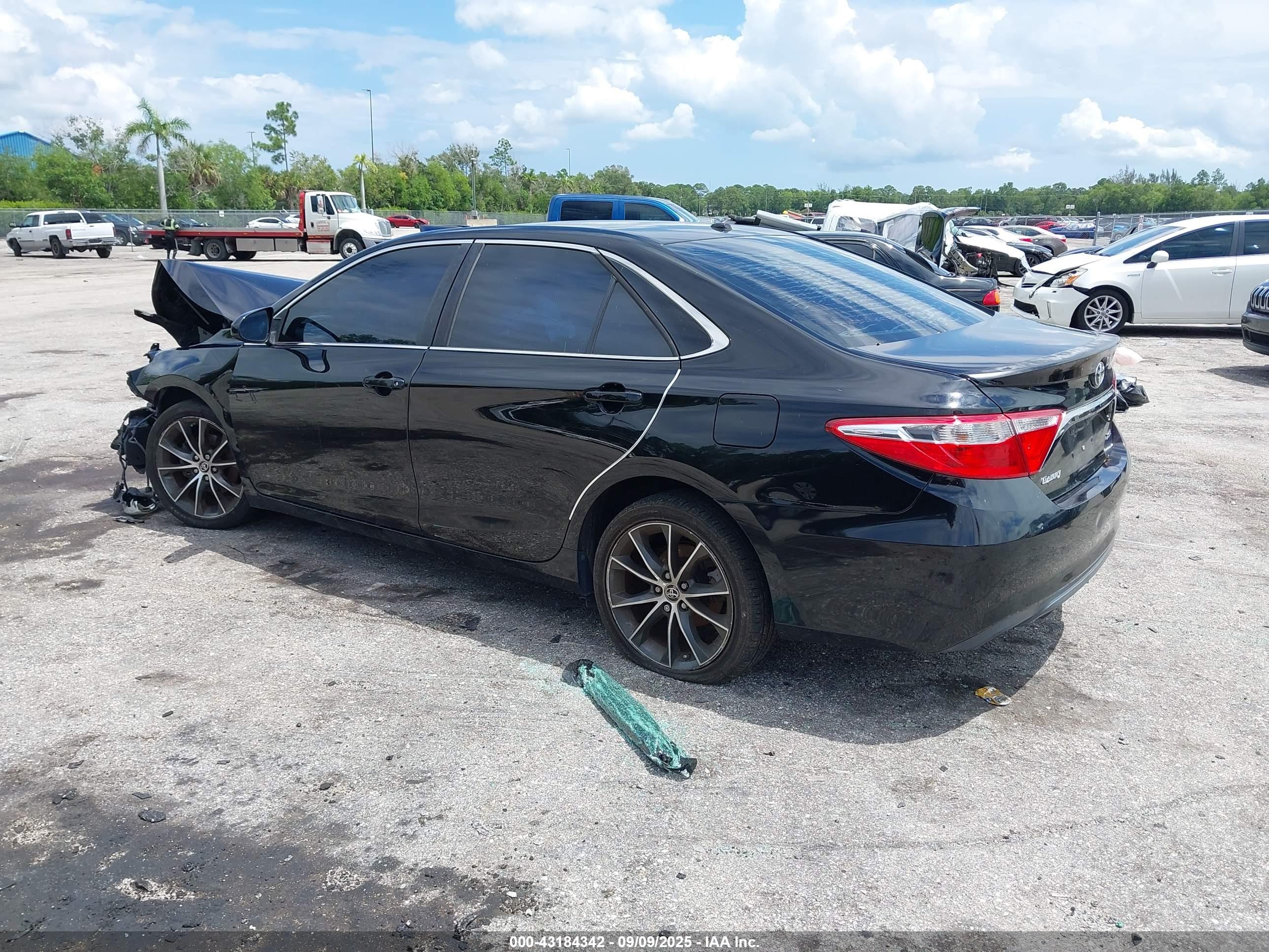 TOYOTA CAMRY image 3