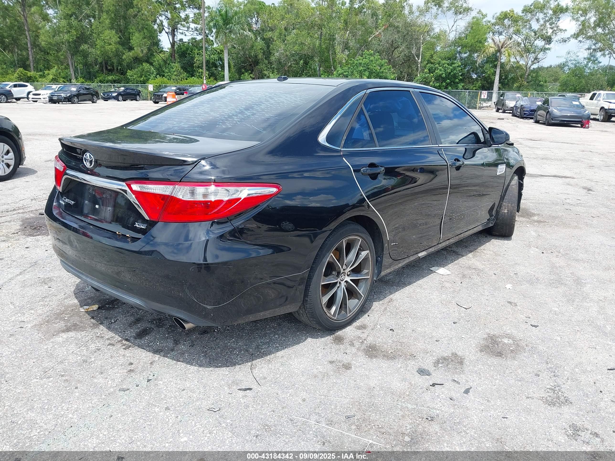 TOYOTA CAMRY image 4