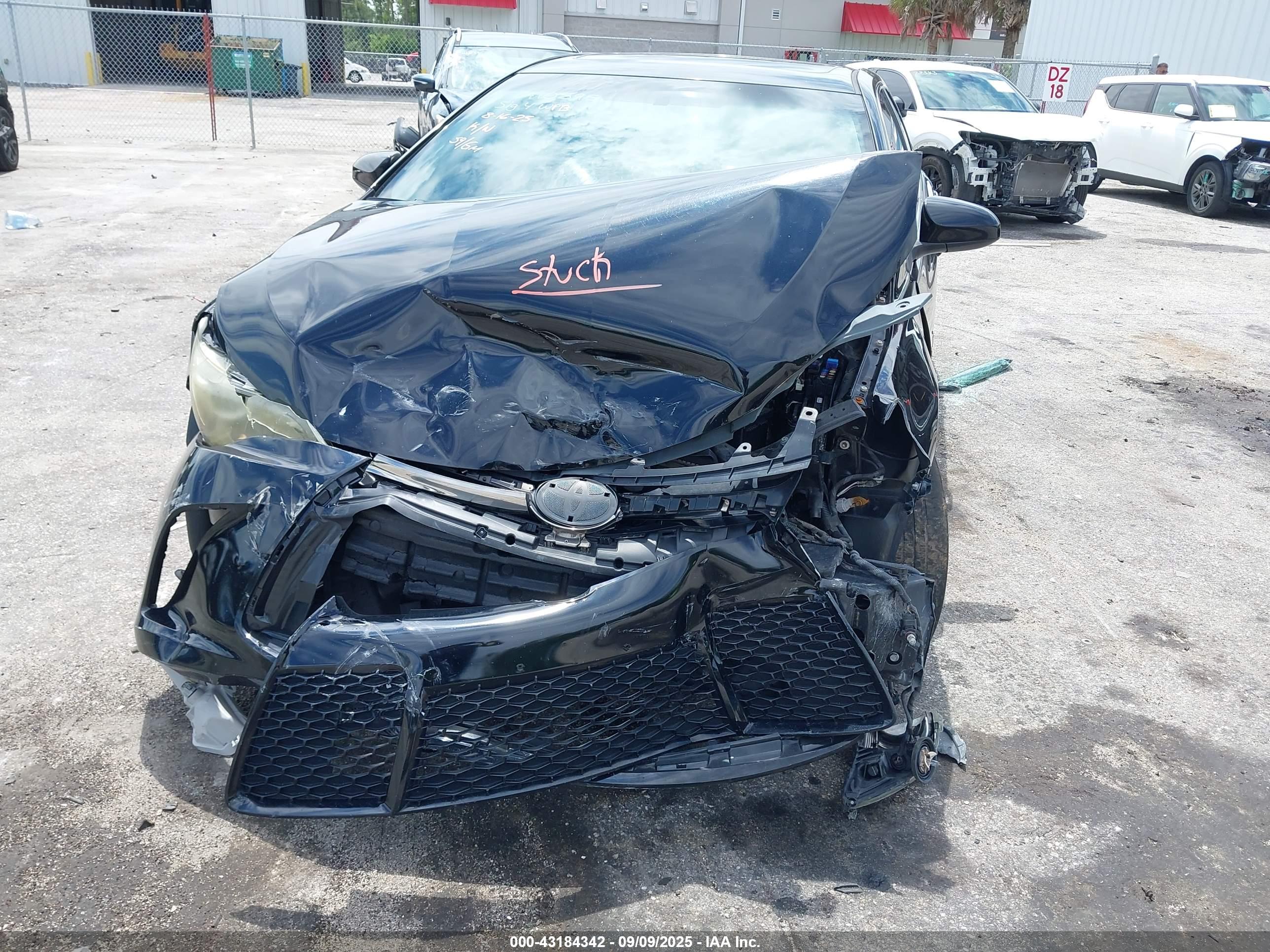TOYOTA CAMRY image 6