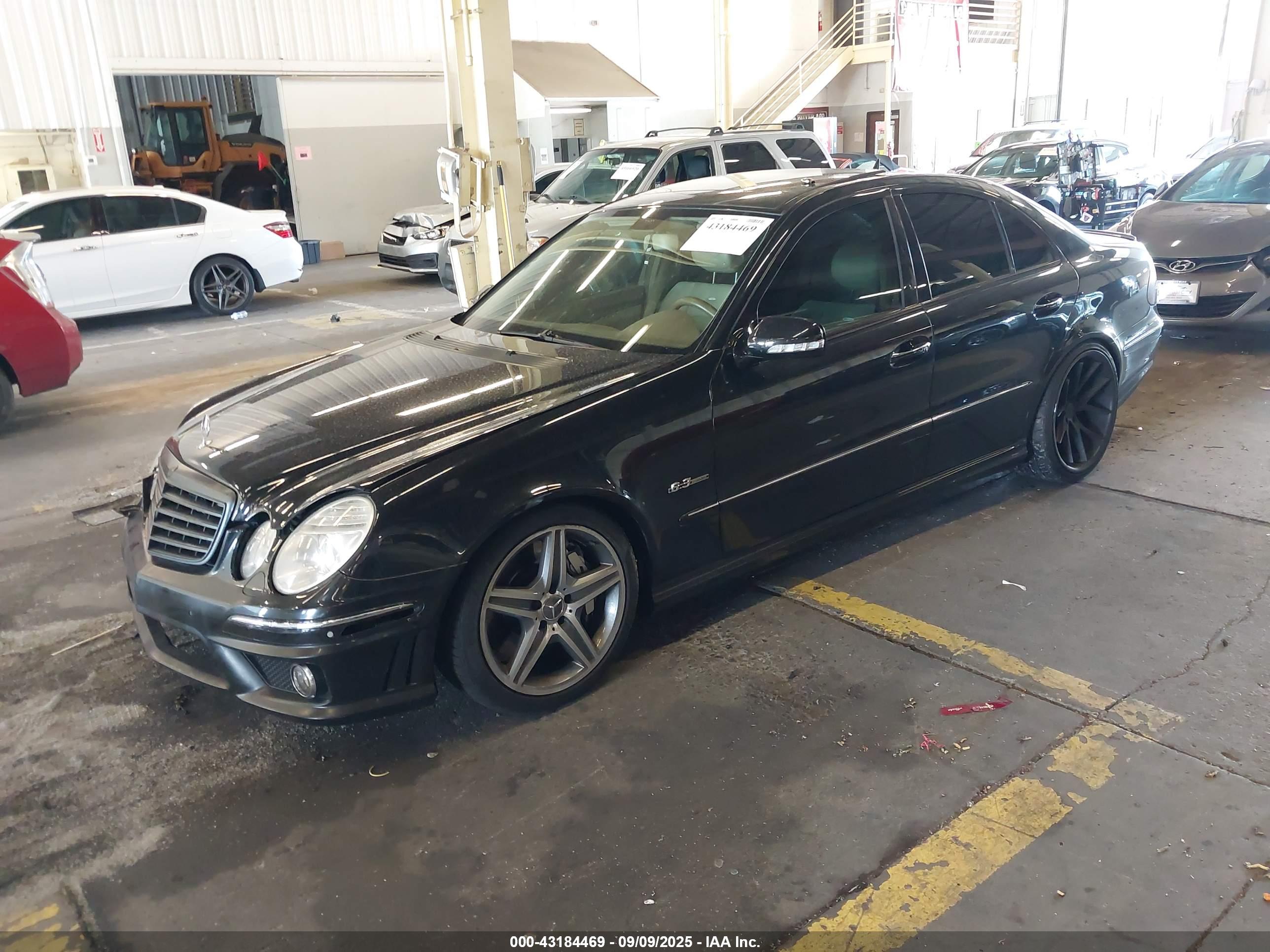 MERCEDES-BENZ E image 2