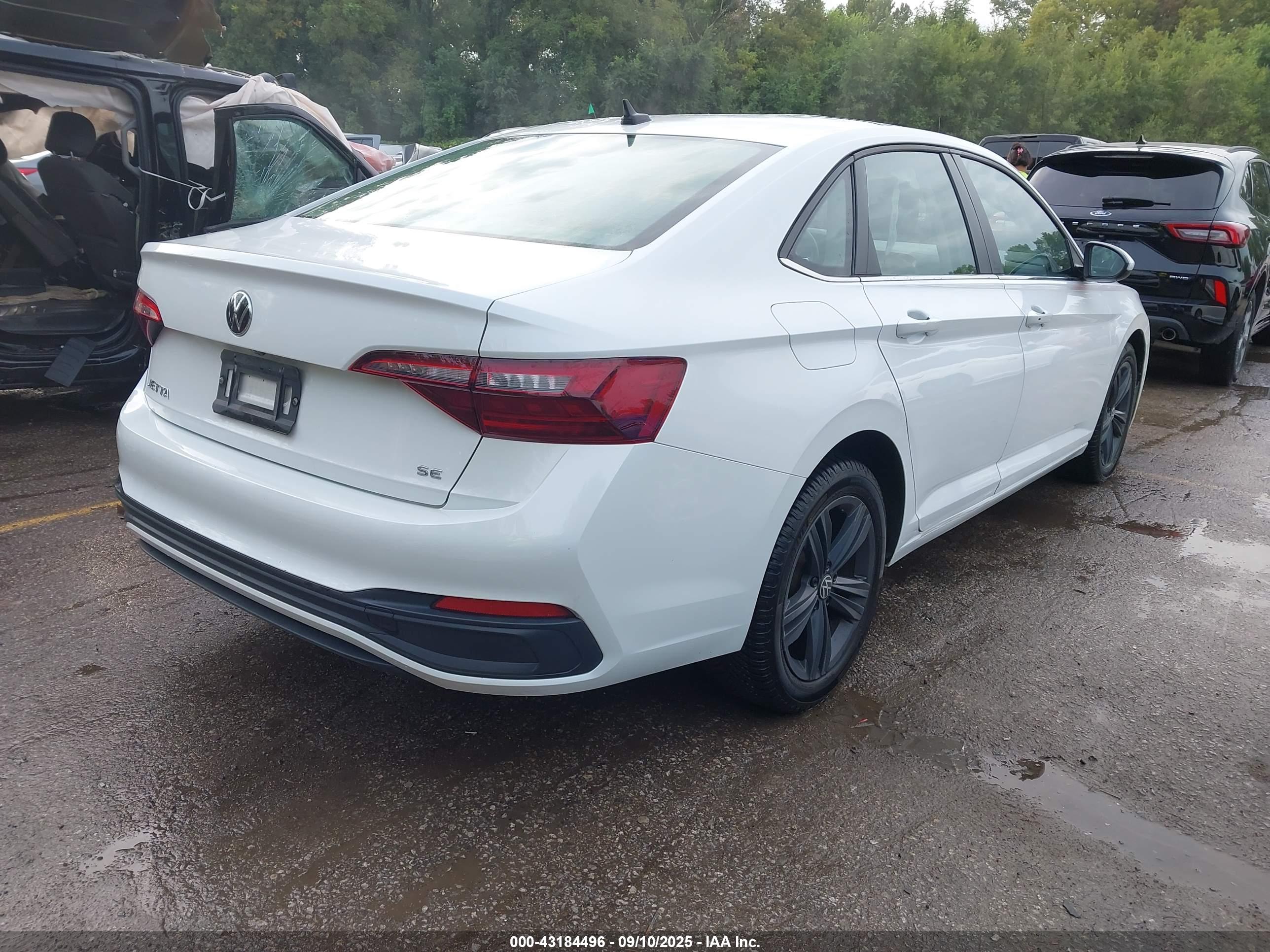 VOLKSWAGEN JETTA image 4