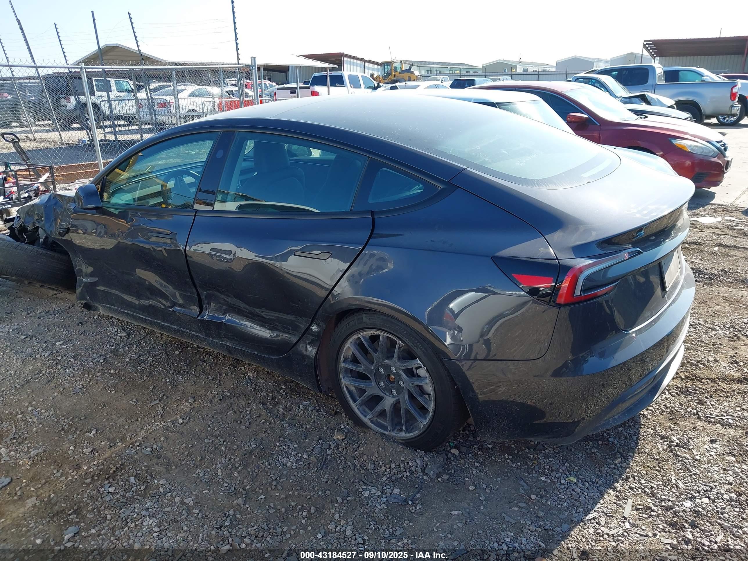 TESLA MODEL image 3