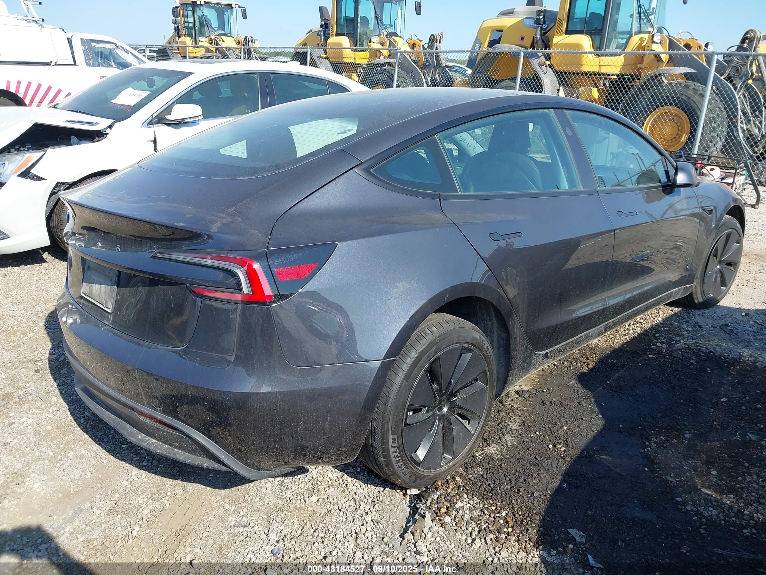 TESLA MODEL image 4