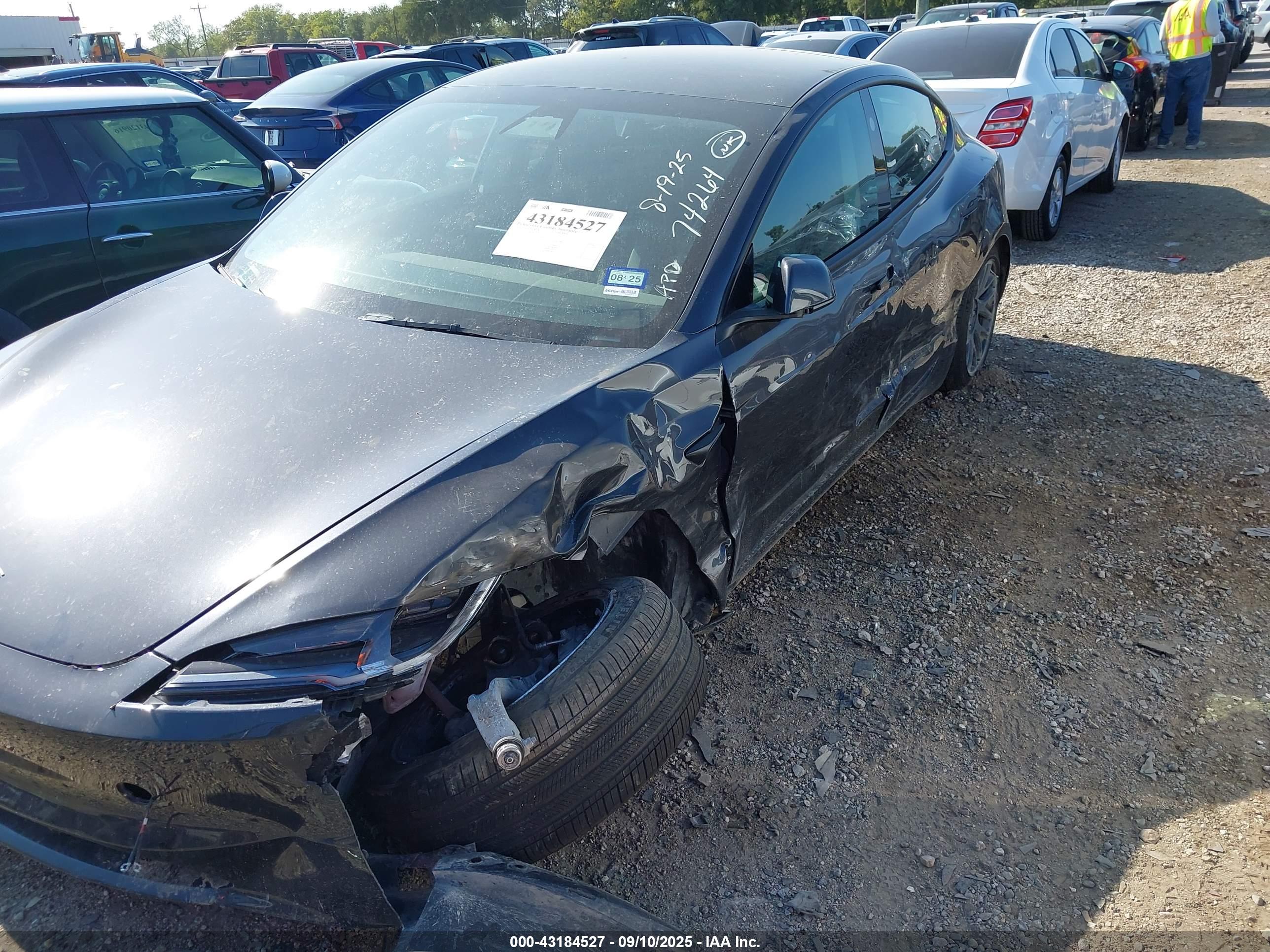 TESLA MODEL image 6