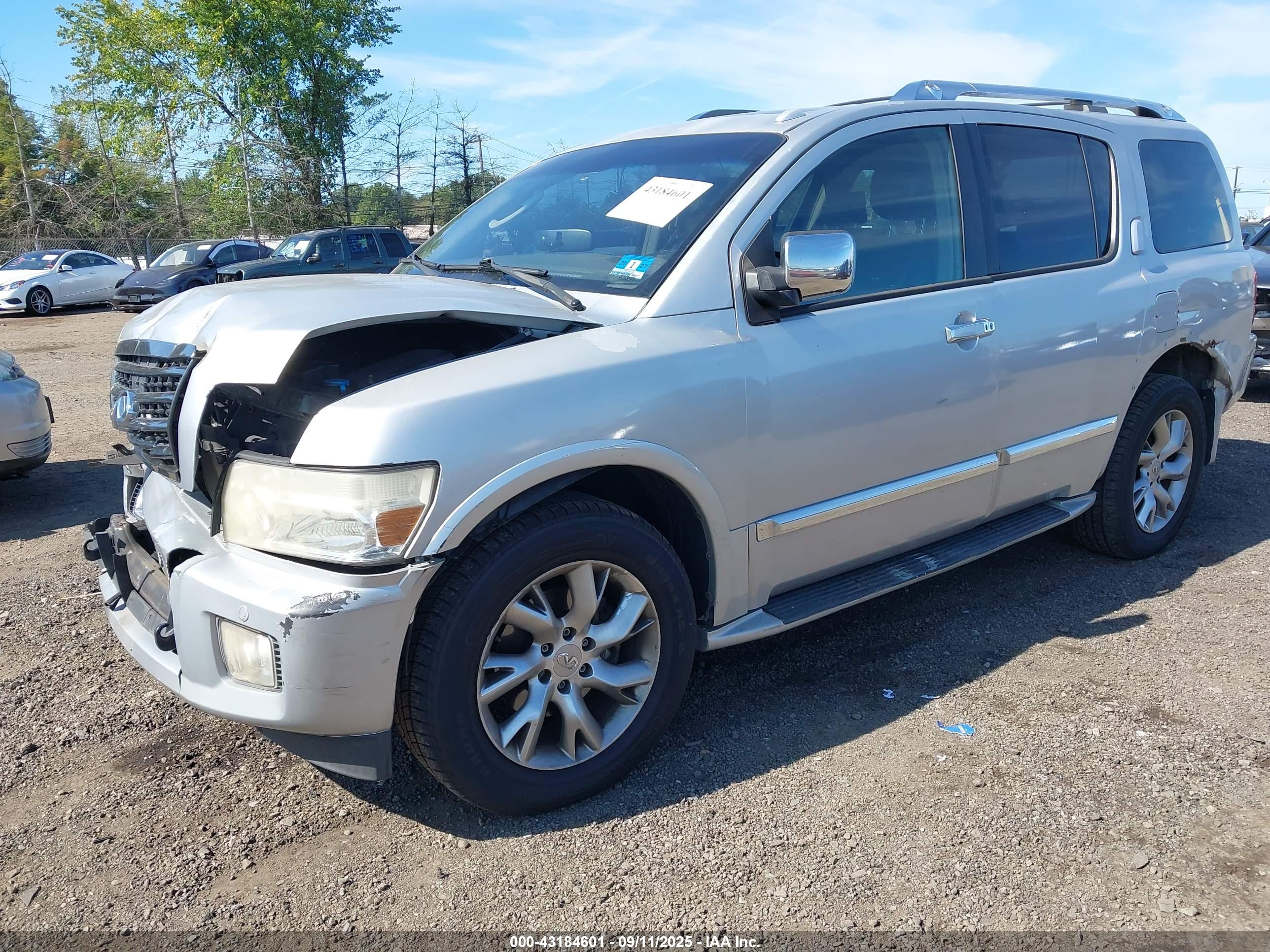 INFINITI QX56 image 2