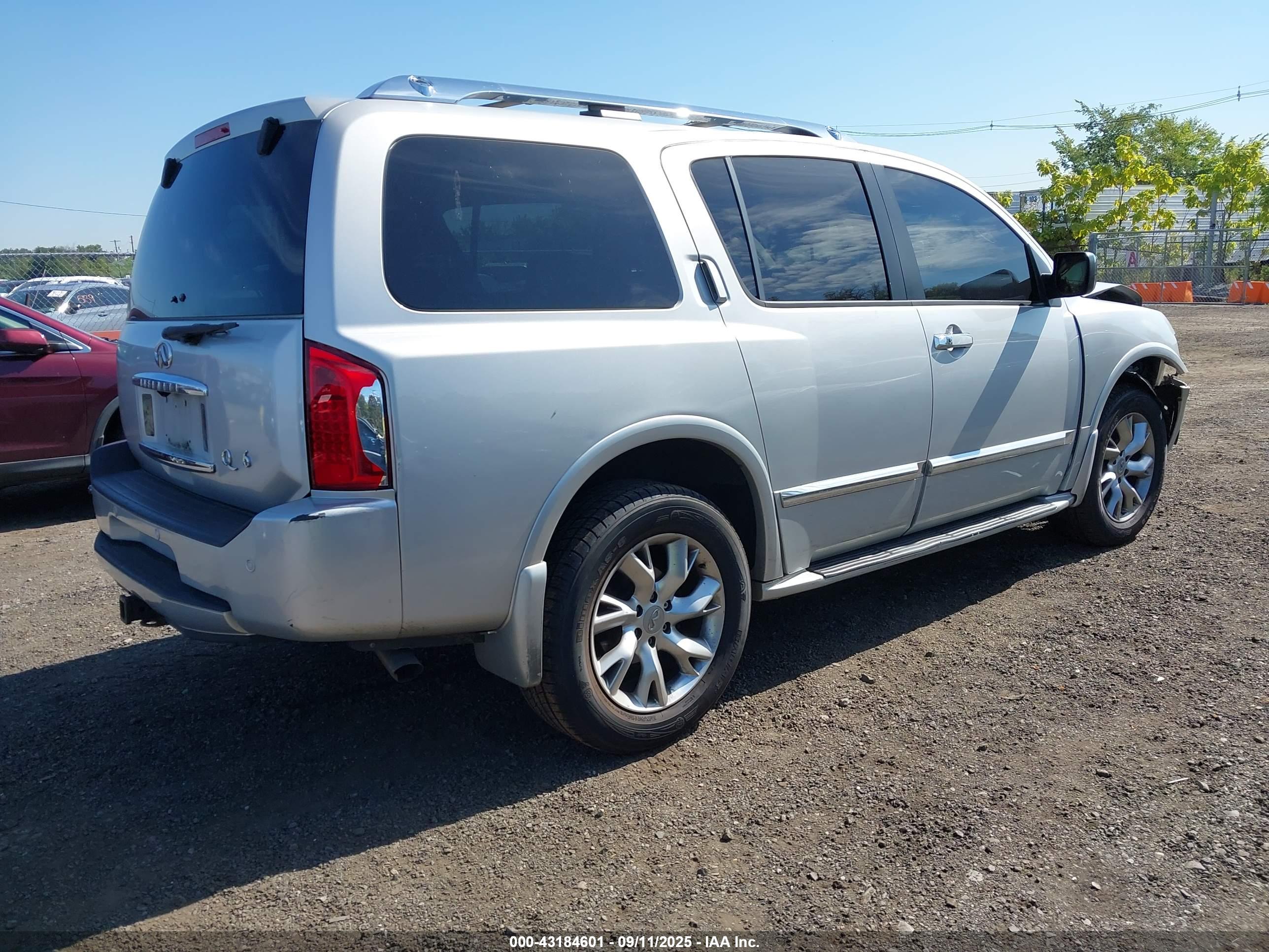 INFINITI QX56 image 4
