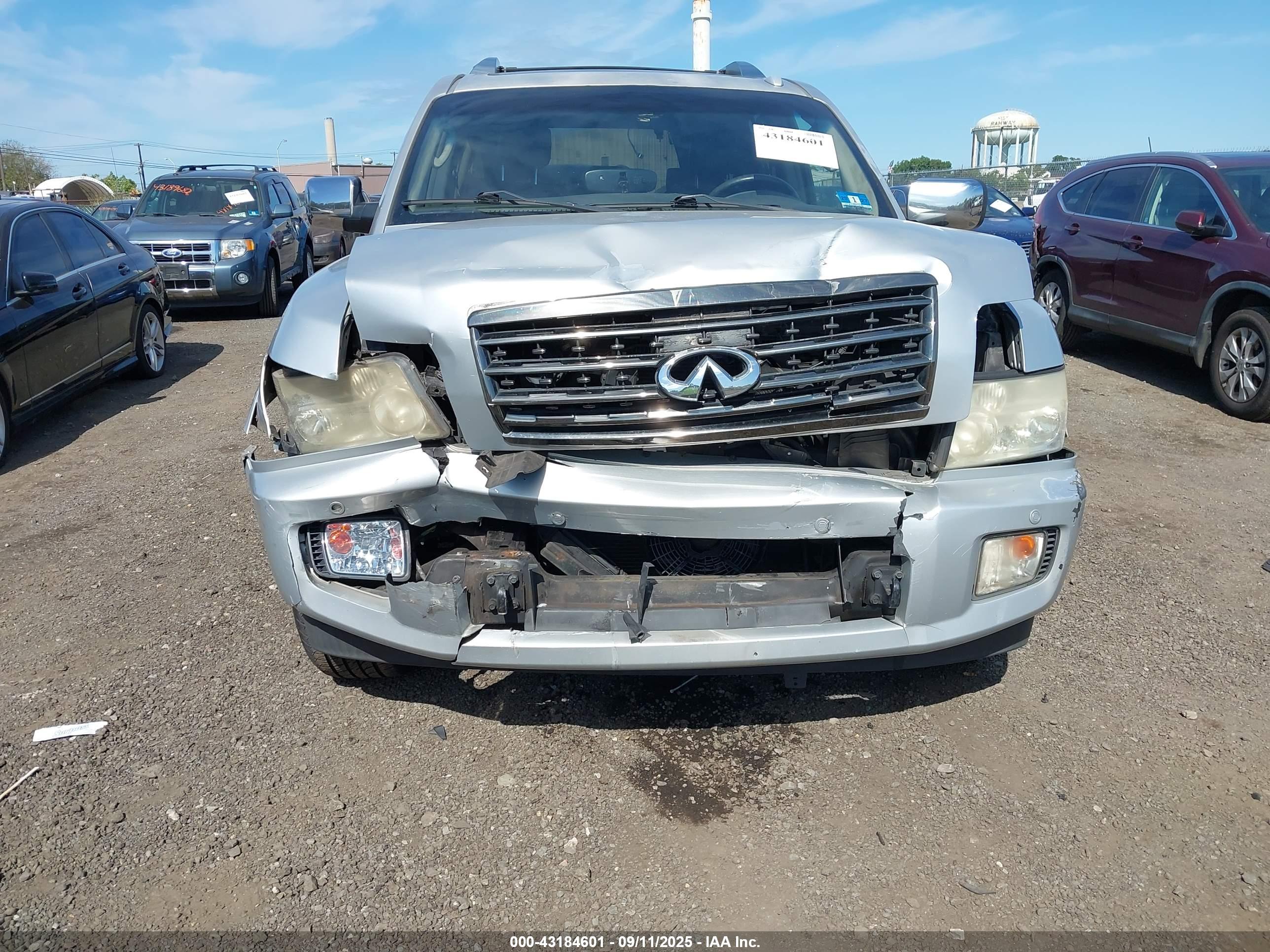 INFINITI QX56 image 6