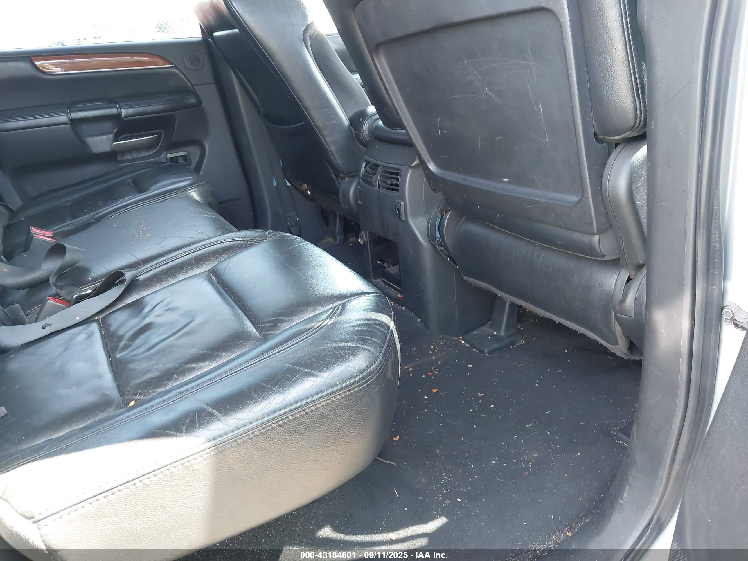 INFINITI QX56 image 8