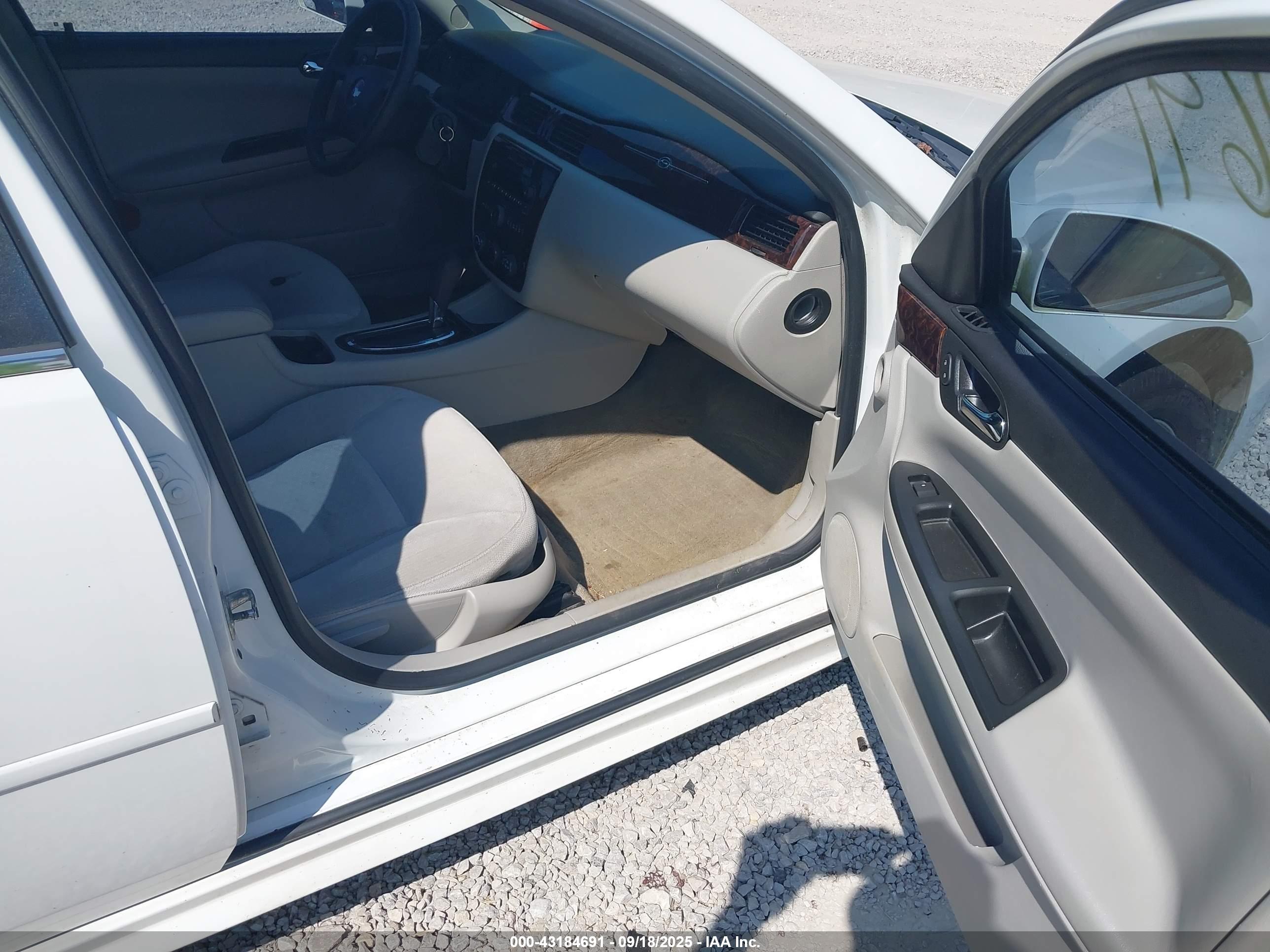 CHEVROLET IMPALA image 5