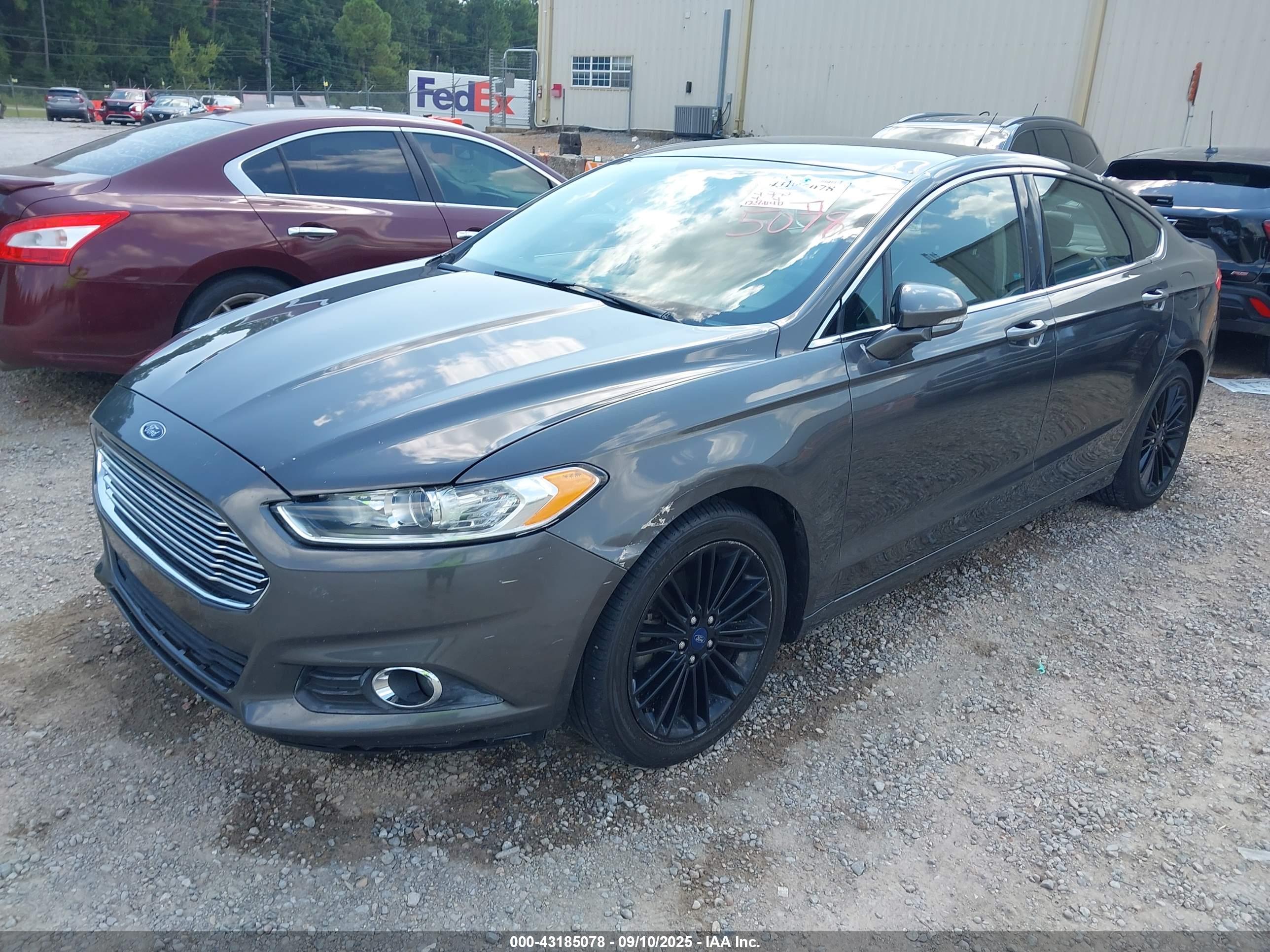 FORD FUSION image 2