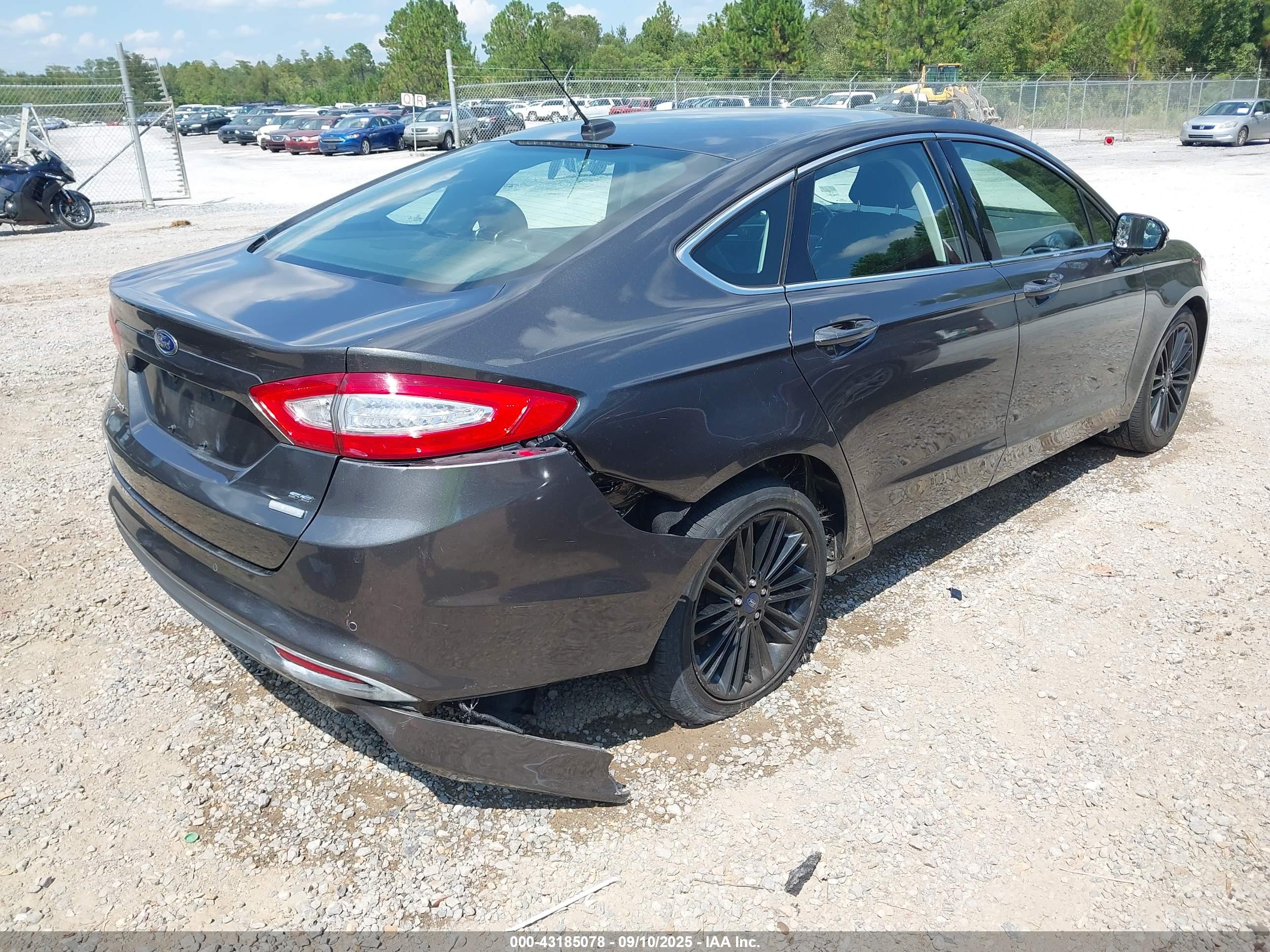 FORD FUSION image 4