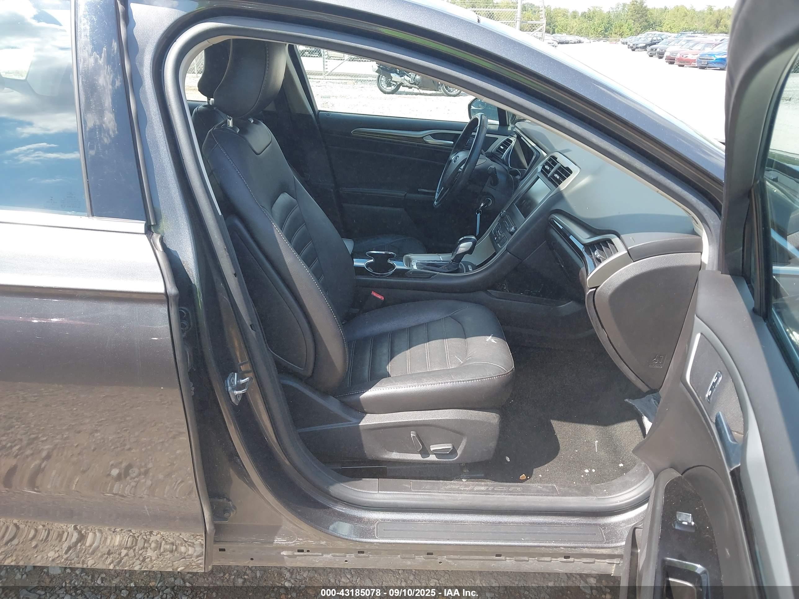 FORD FUSION image 5