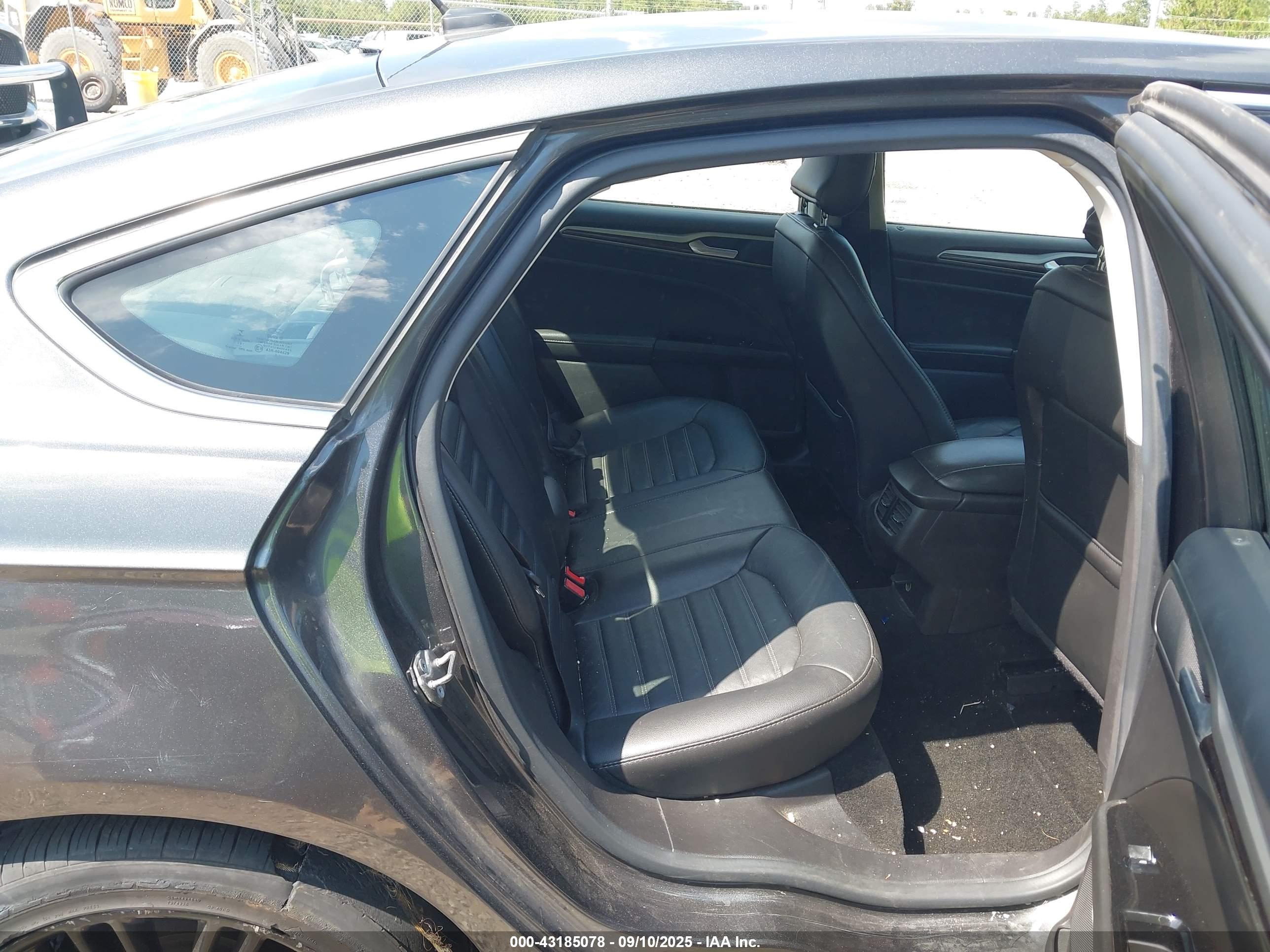 FORD FUSION image 8