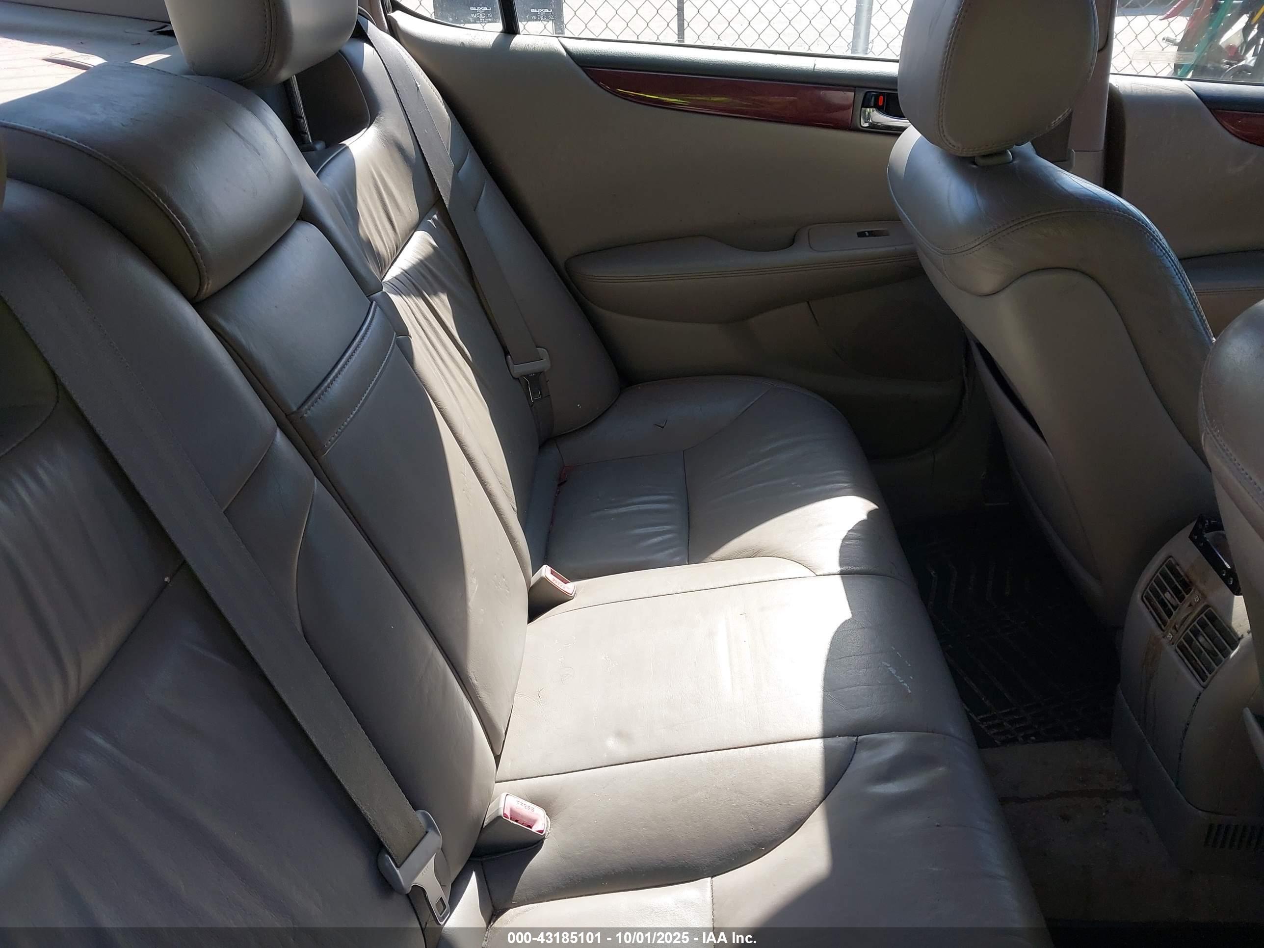 LEXUS ES image 8