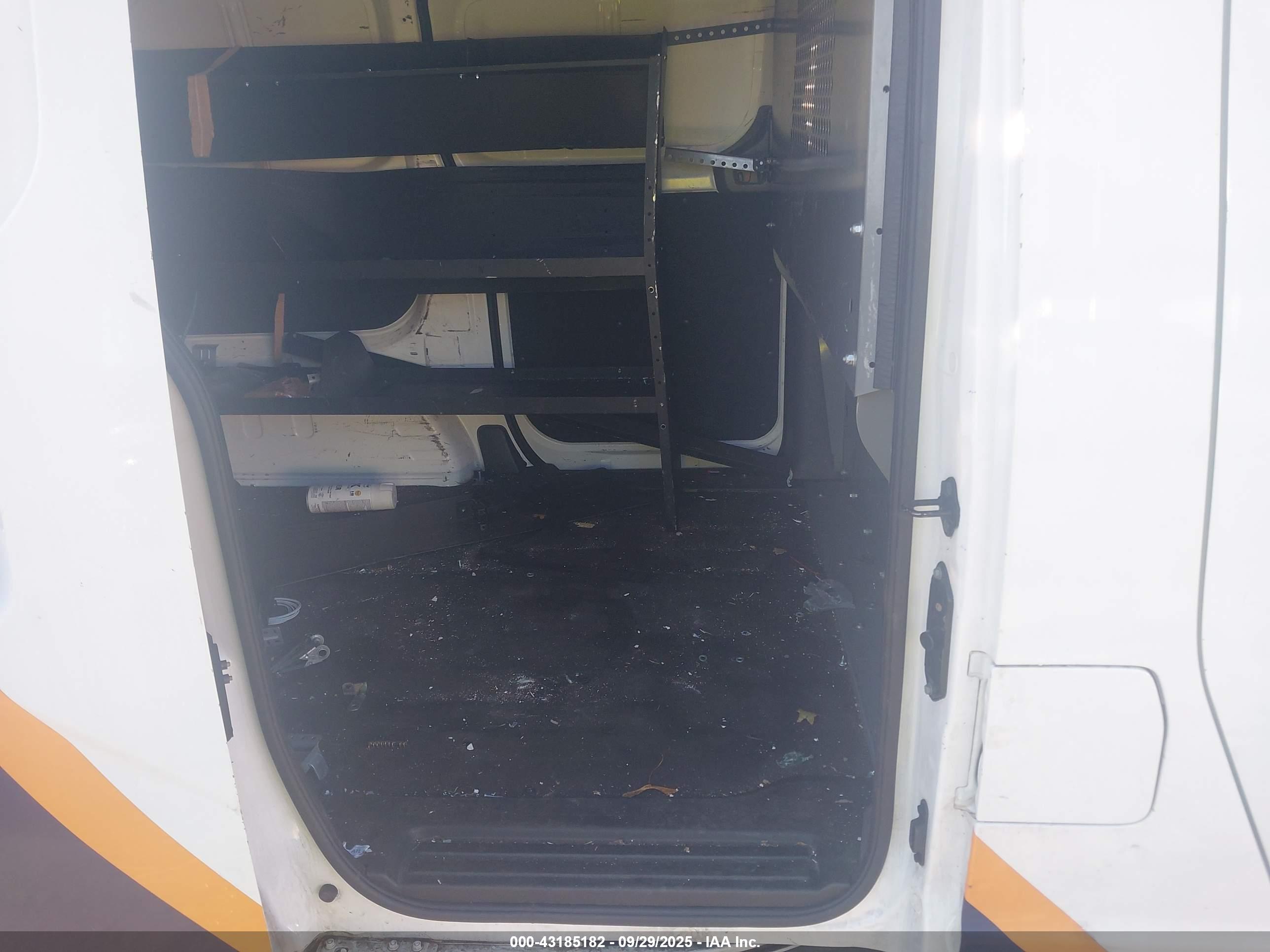 NISSAN NV image 8