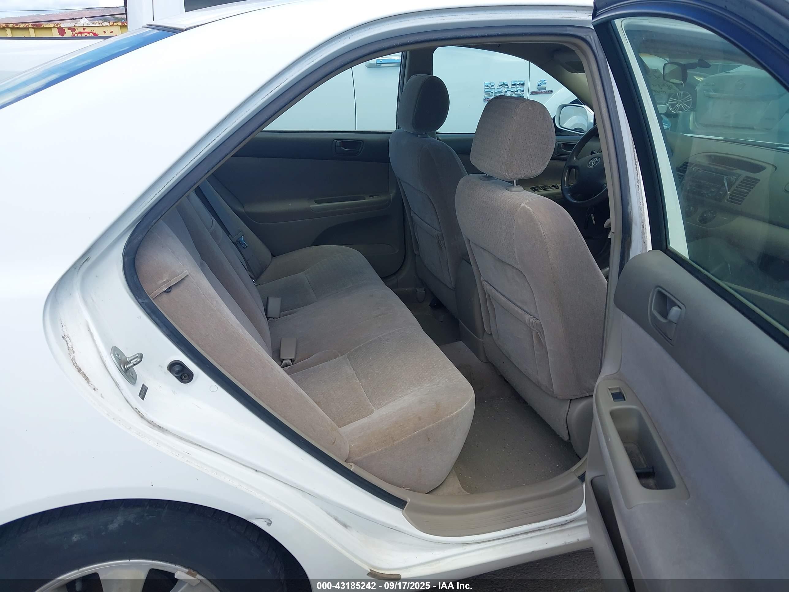 TOYOTA CAMRY image 8