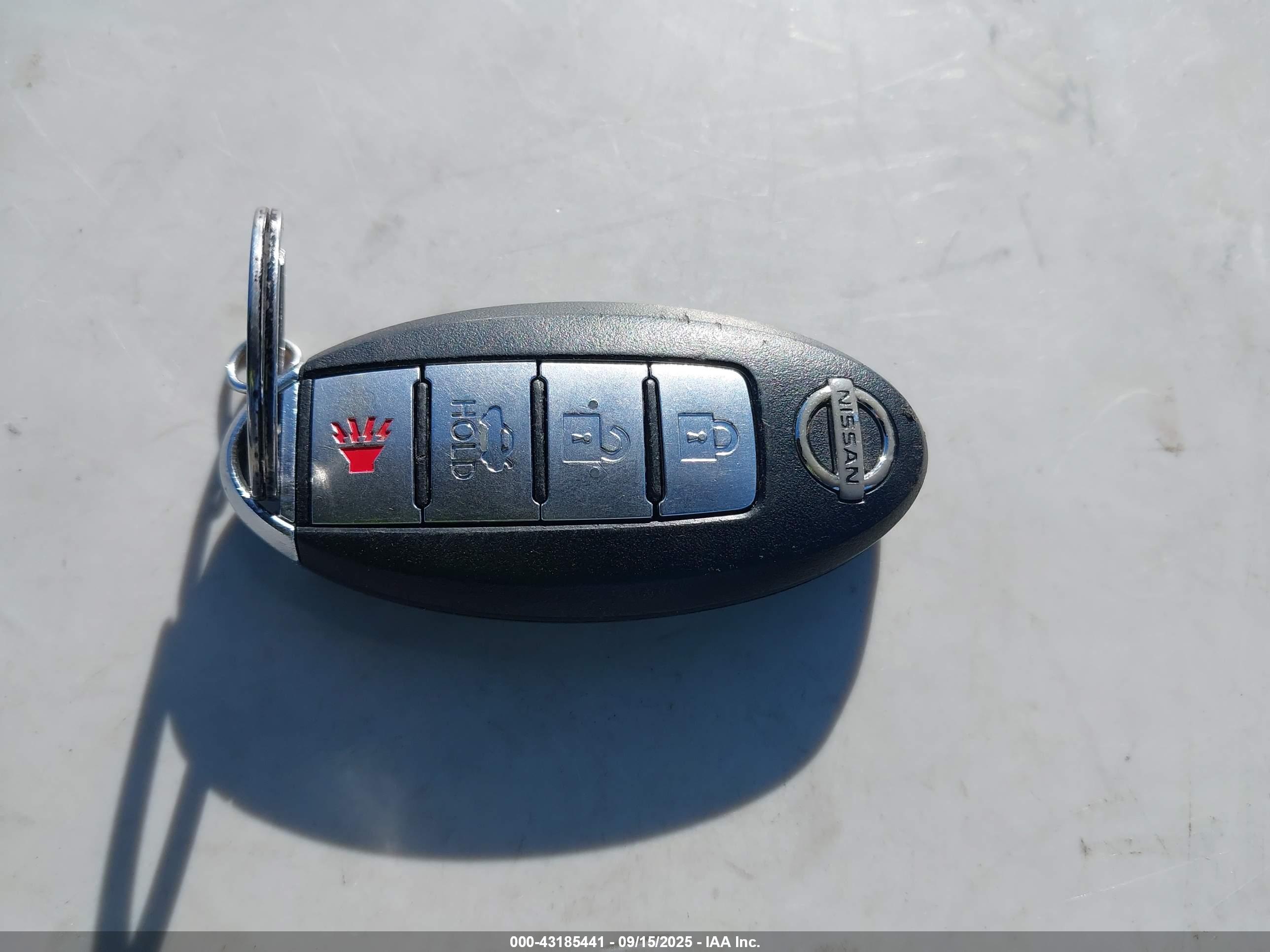 NISSAN MAXIMA image 11