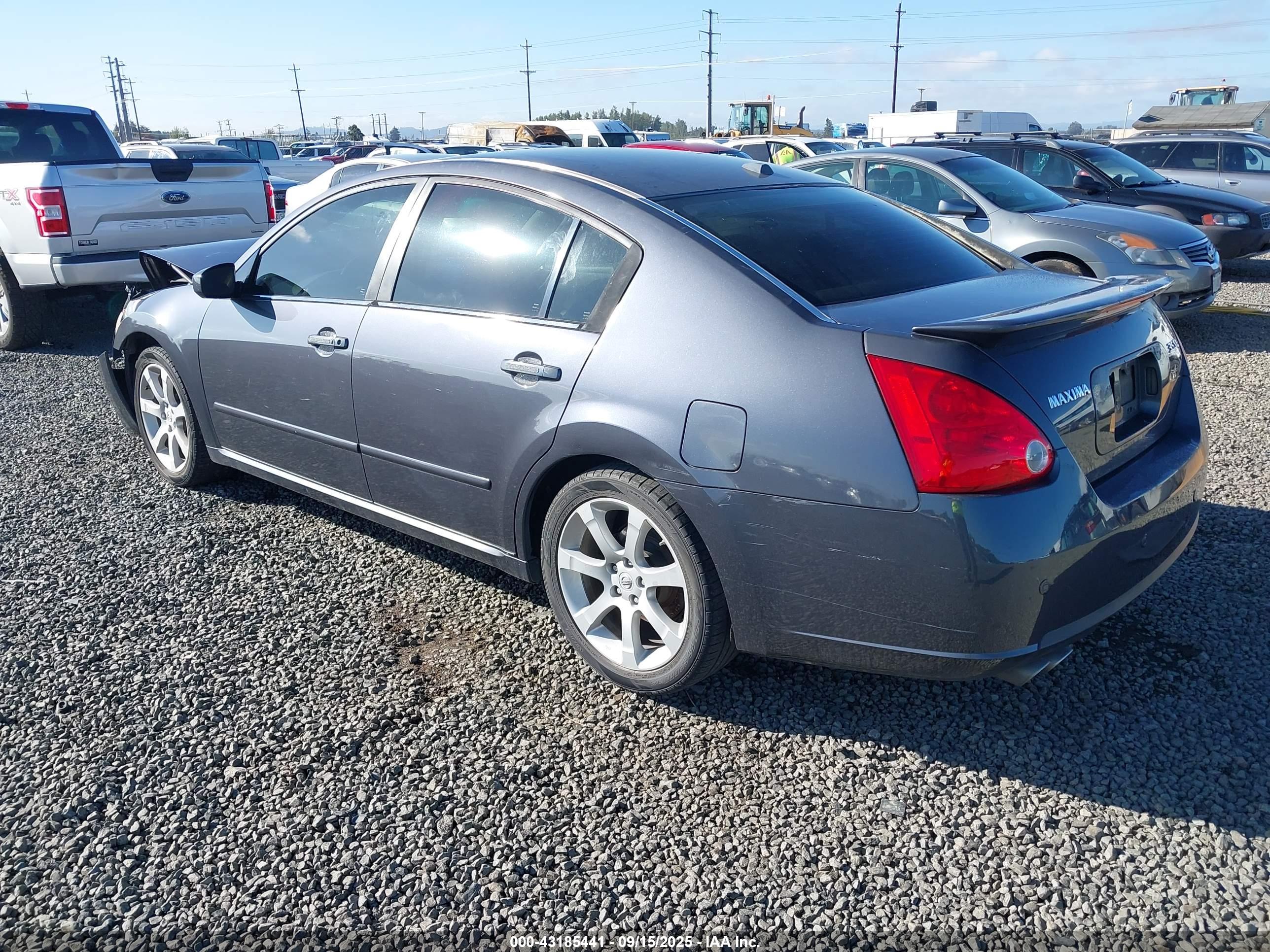 NISSAN MAXIMA image 3