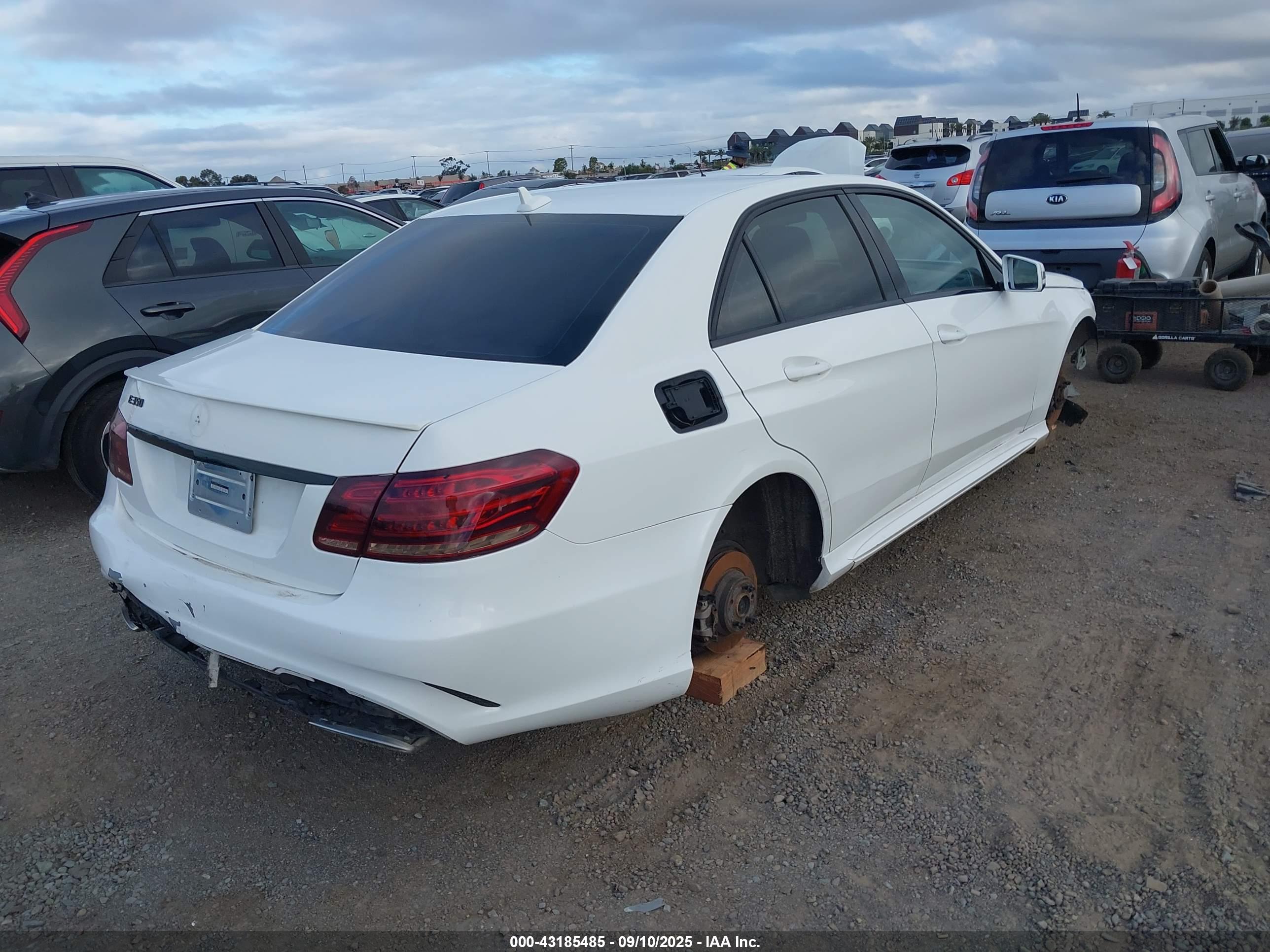MERCEDES-BENZ E image 4