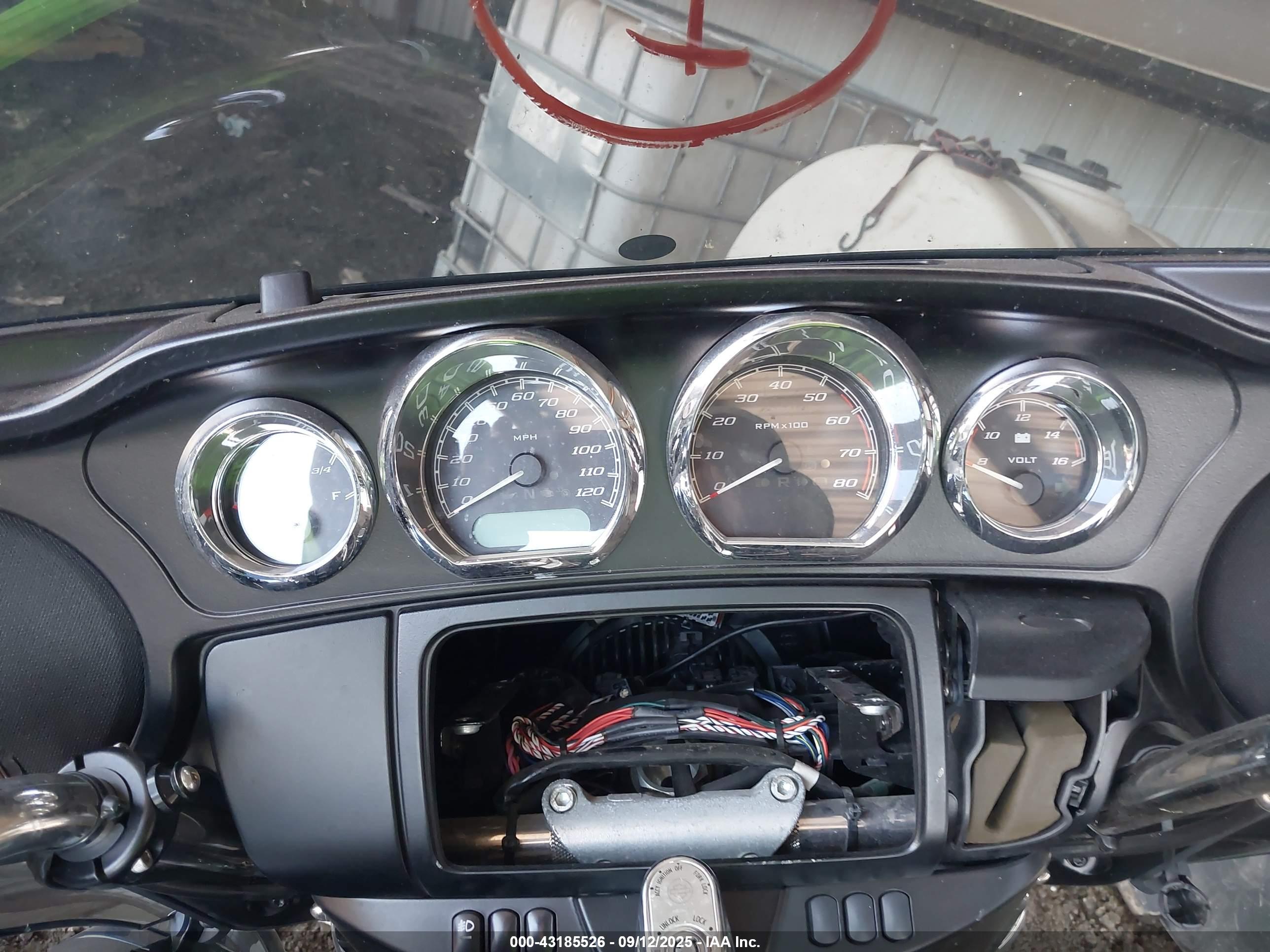 HARLEY-DAVIDSON FLHTCU image 7