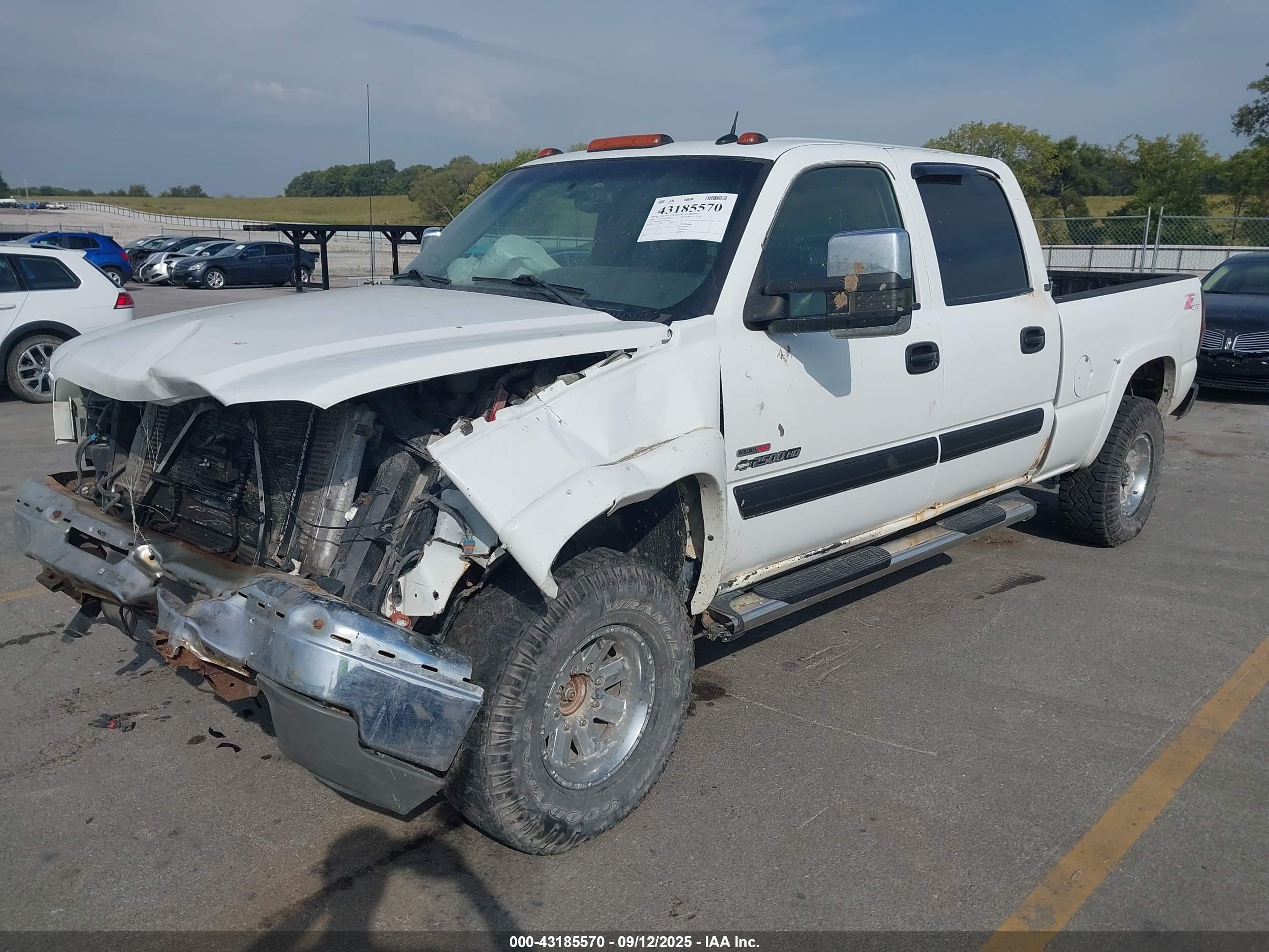 CHEVROLET SILVERADO image 2