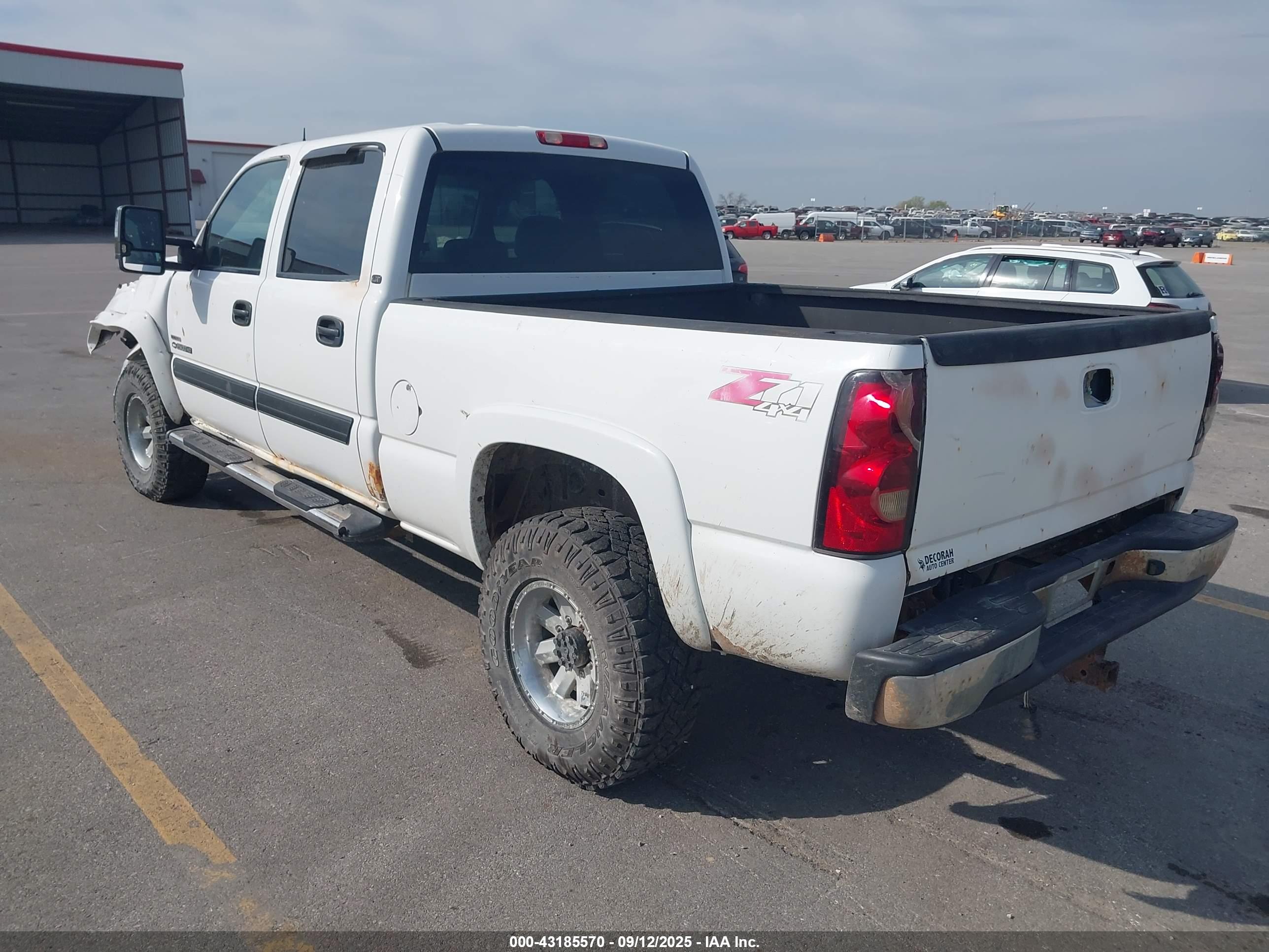 CHEVROLET SILVERADO image 3