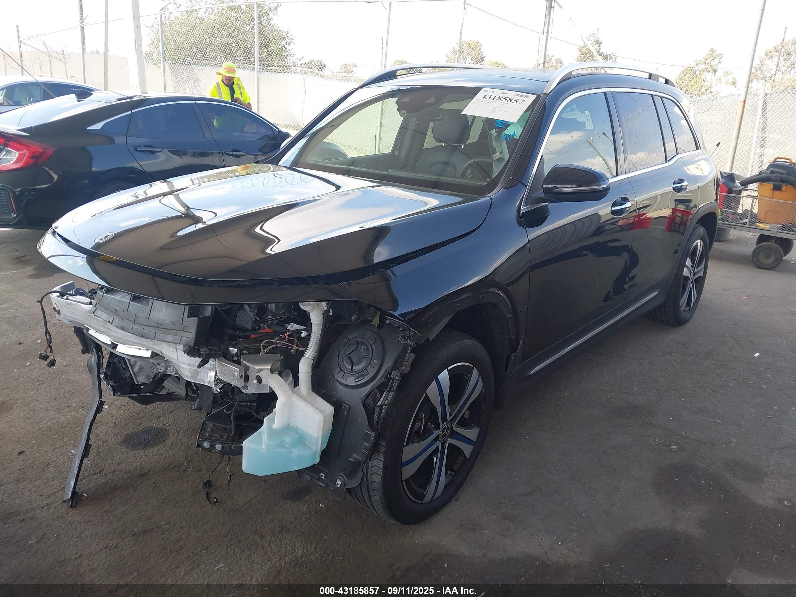 MERCEDES-BENZ EQB image 2