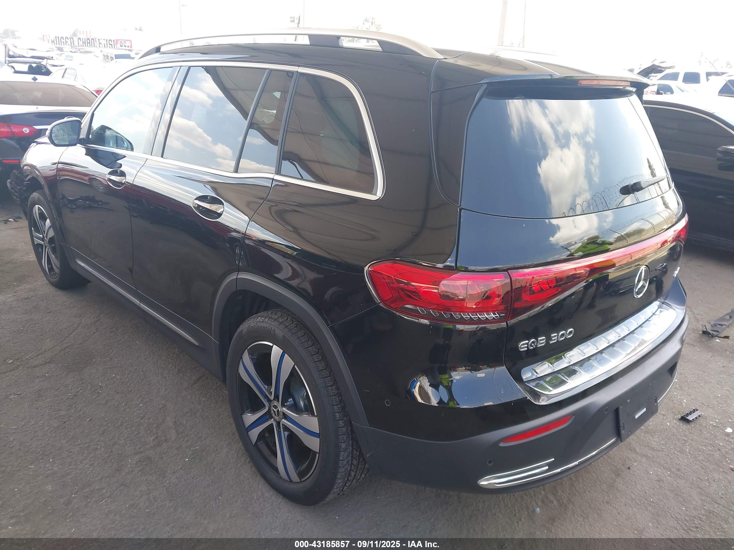 MERCEDES-BENZ EQB image 3