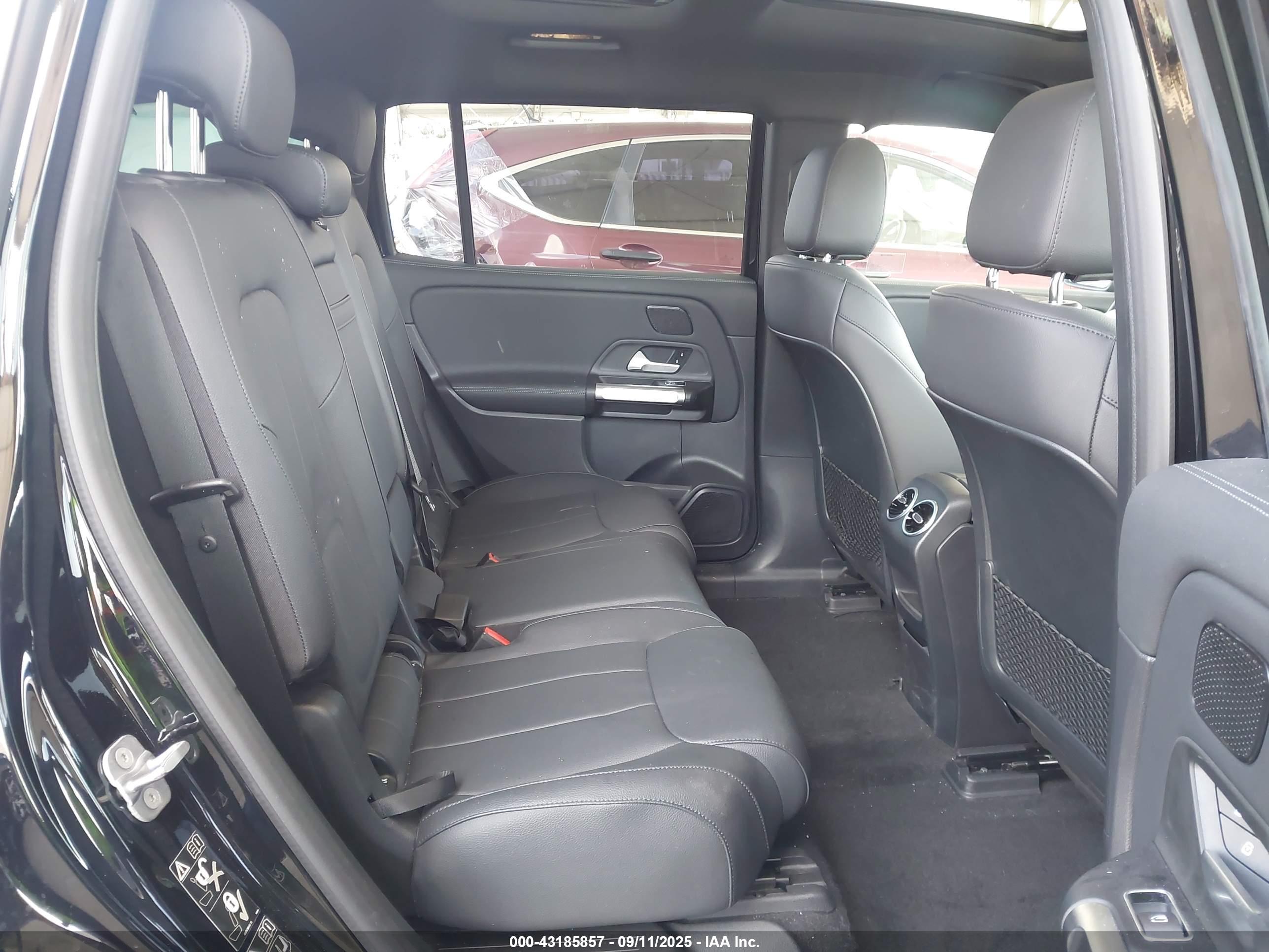 MERCEDES-BENZ EQB image 8