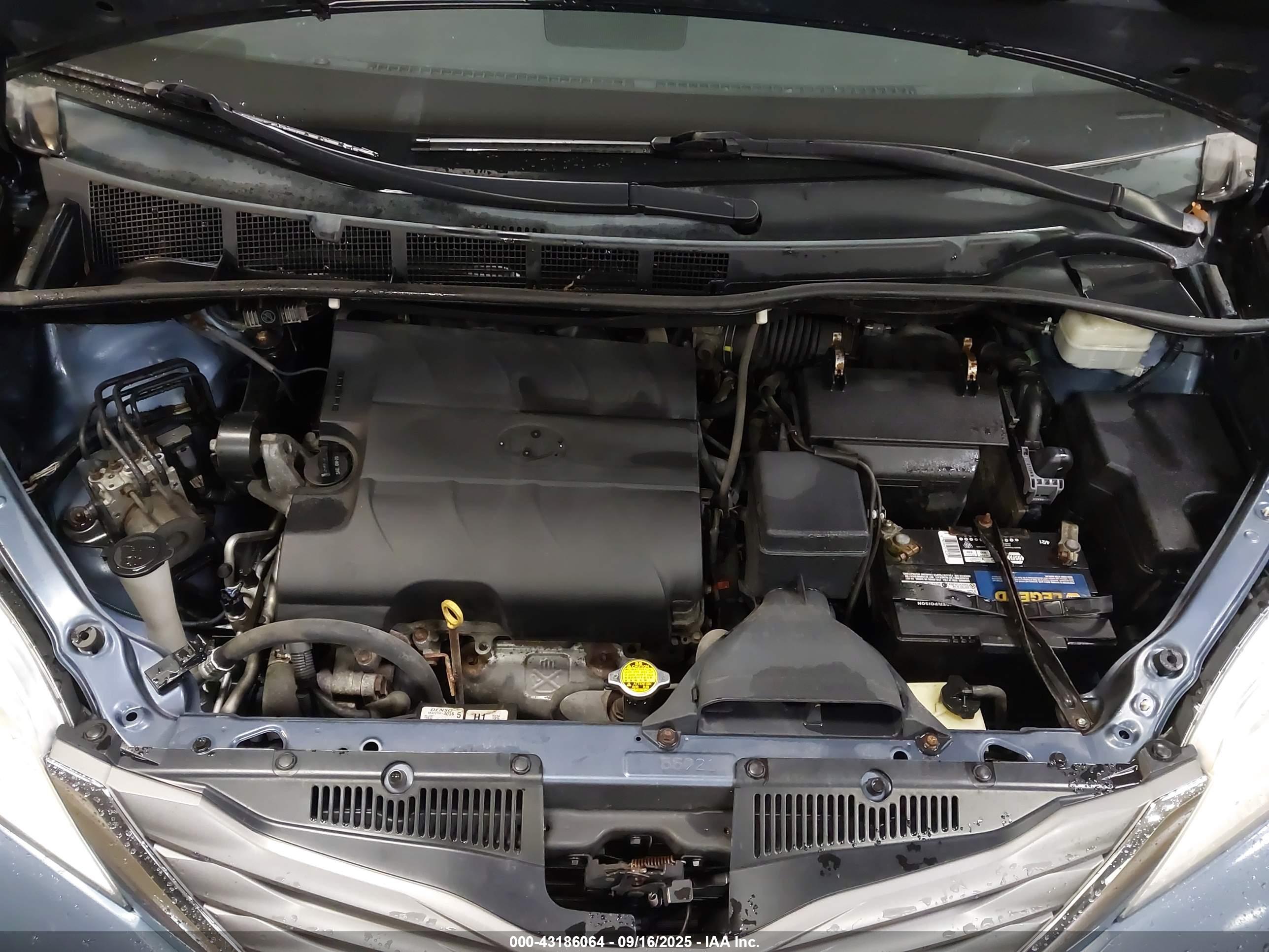 TOYOTA SIENNA image 10