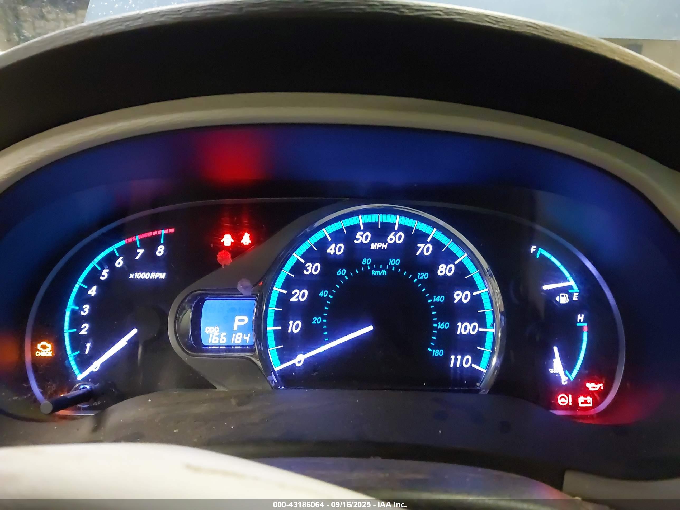 TOYOTA SIENNA image 7
