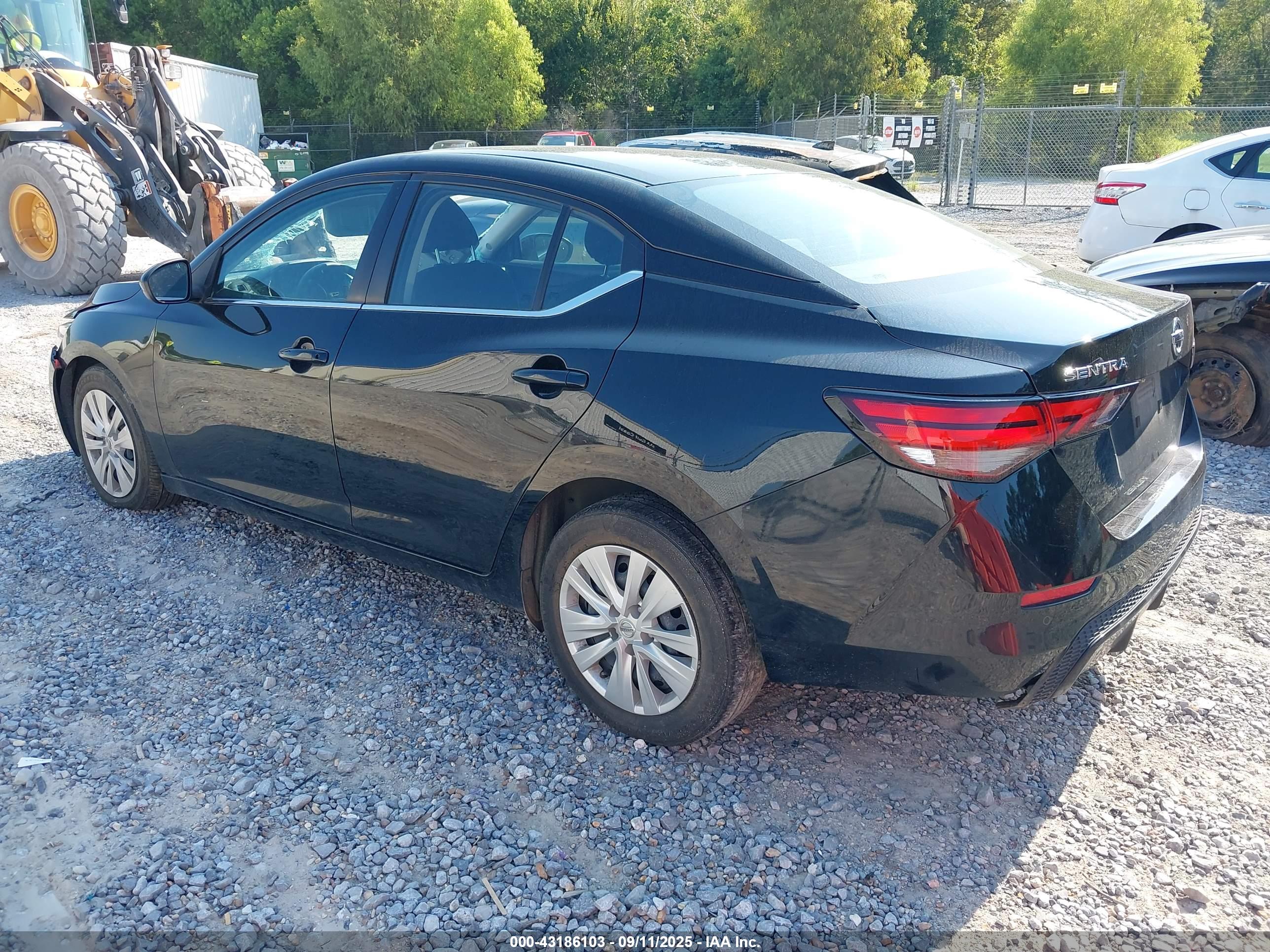 NISSAN SENTRA image 3