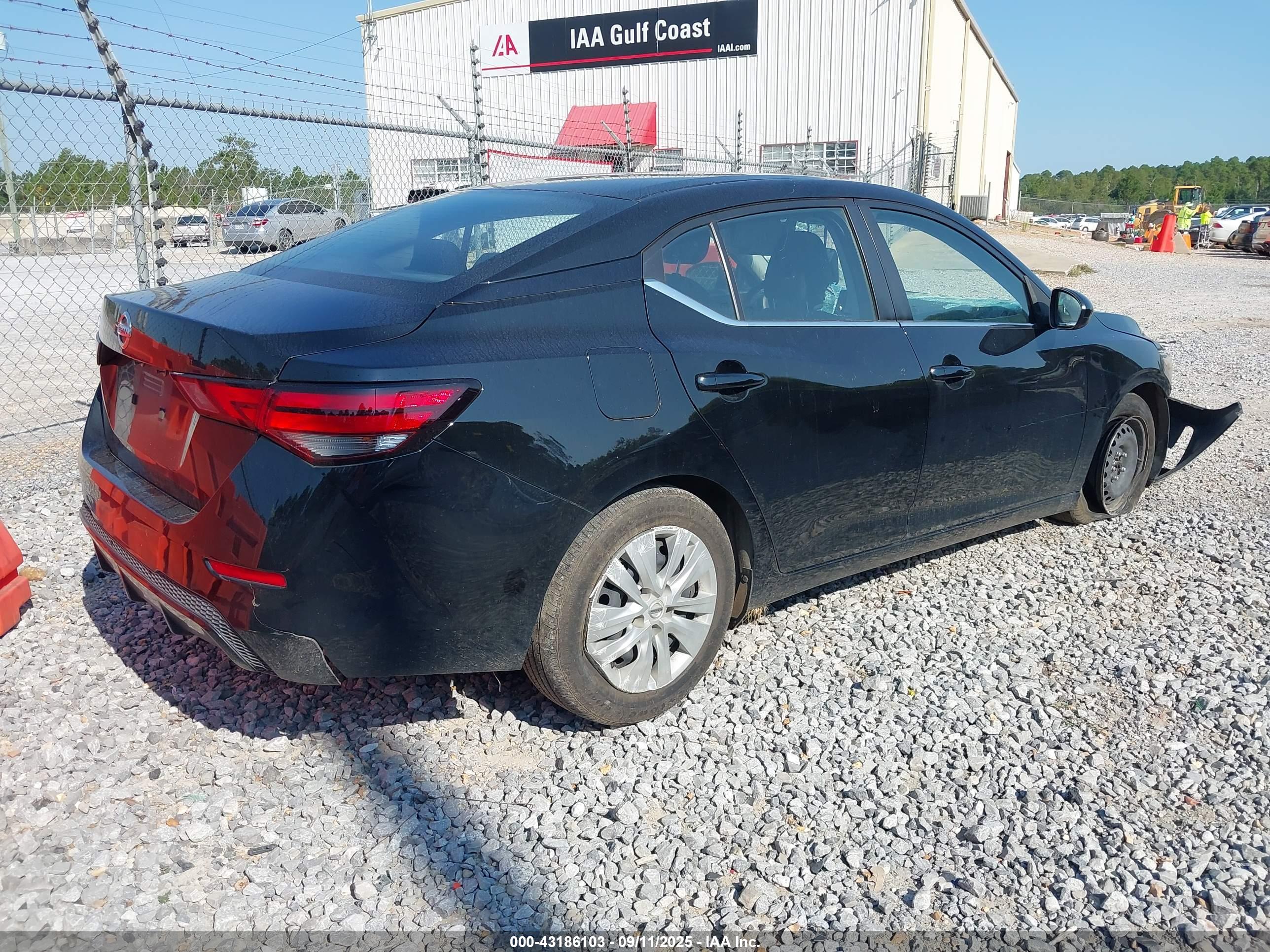NISSAN SENTRA image 4