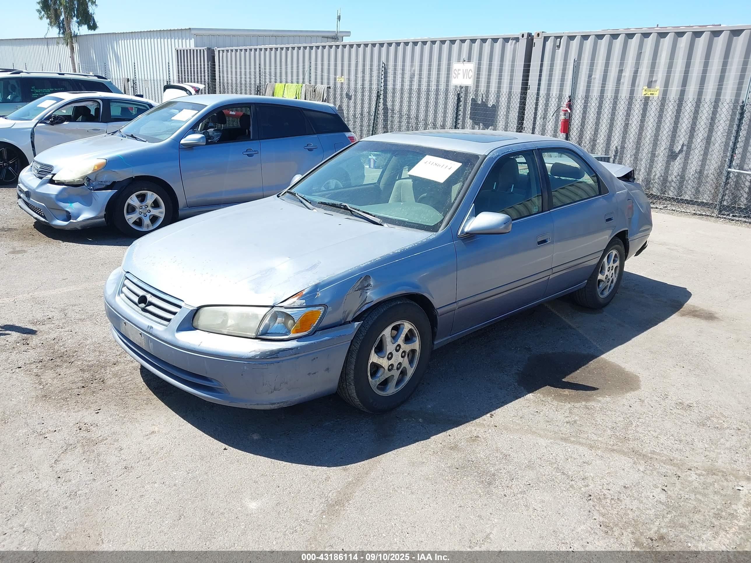 TOYOTA CAMRY image 2