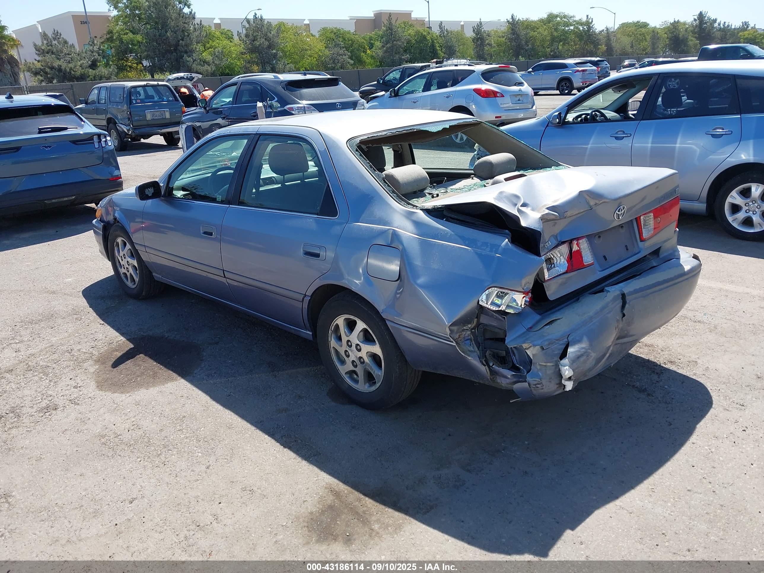 TOYOTA CAMRY image 3
