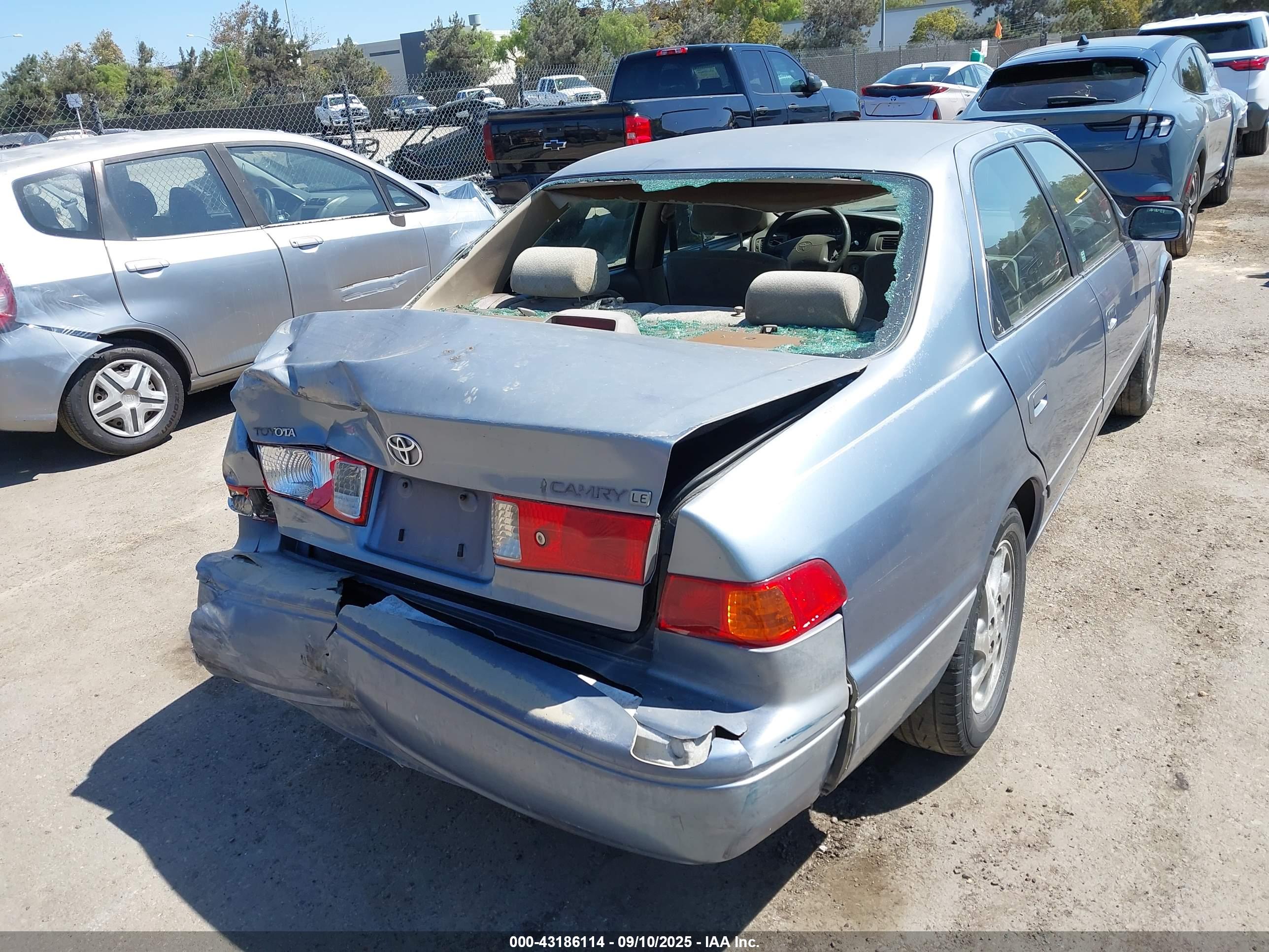 TOYOTA CAMRY image 6