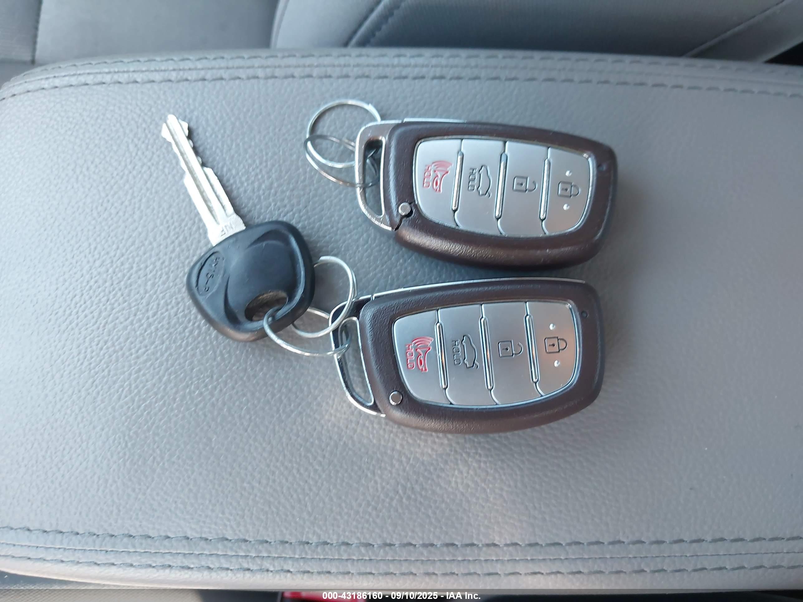 HYUNDAI ELANTRA image 11