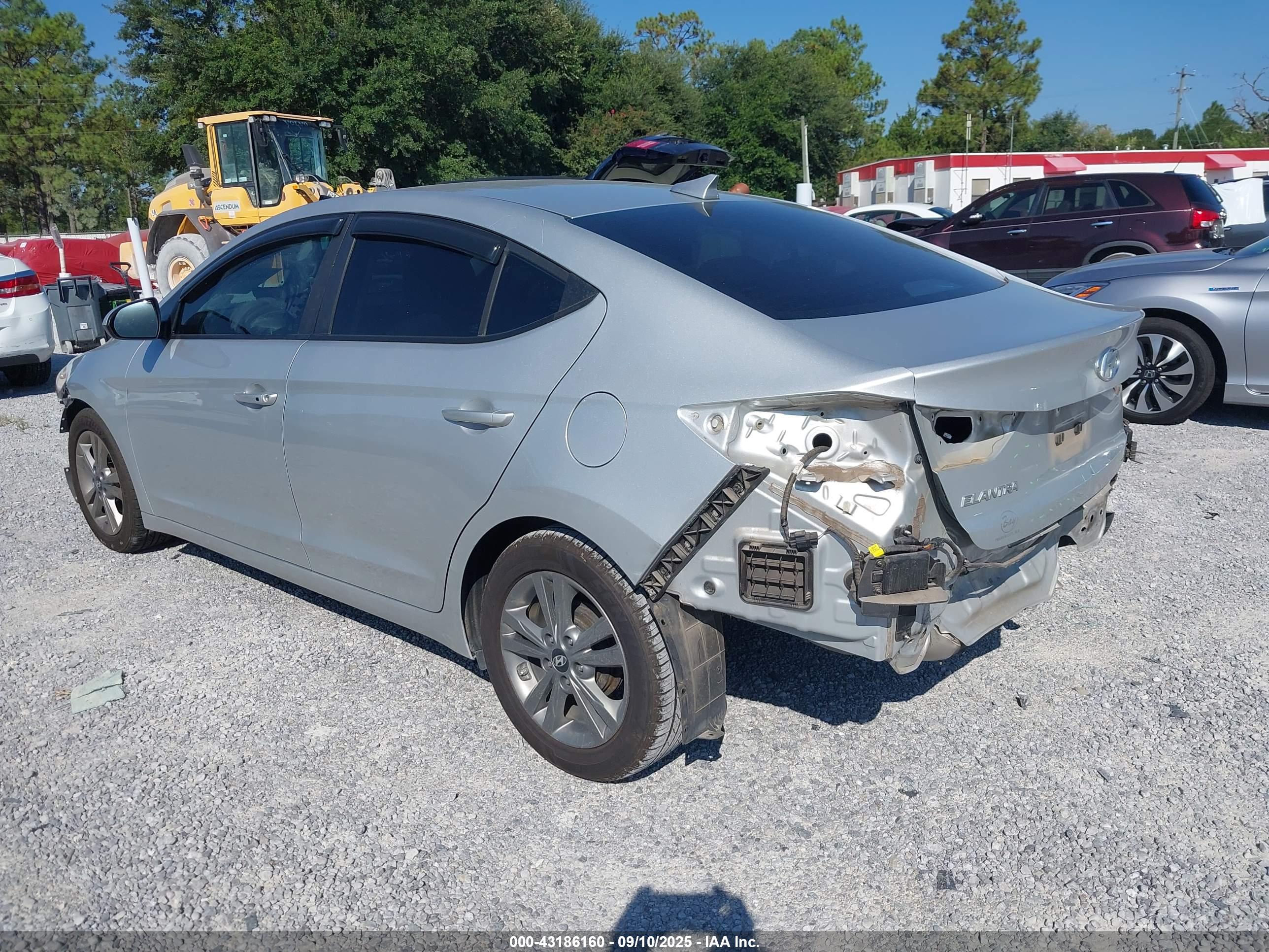 HYUNDAI ELANTRA image 3
