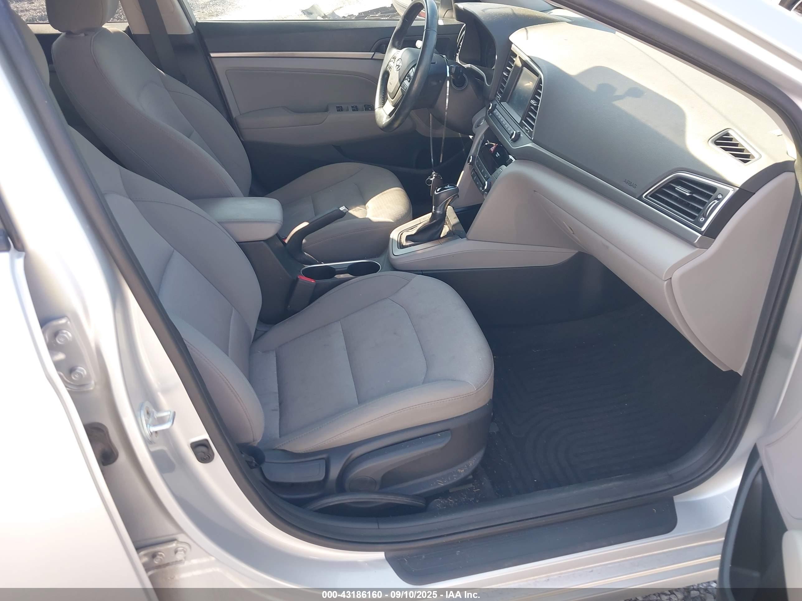 HYUNDAI ELANTRA image 5