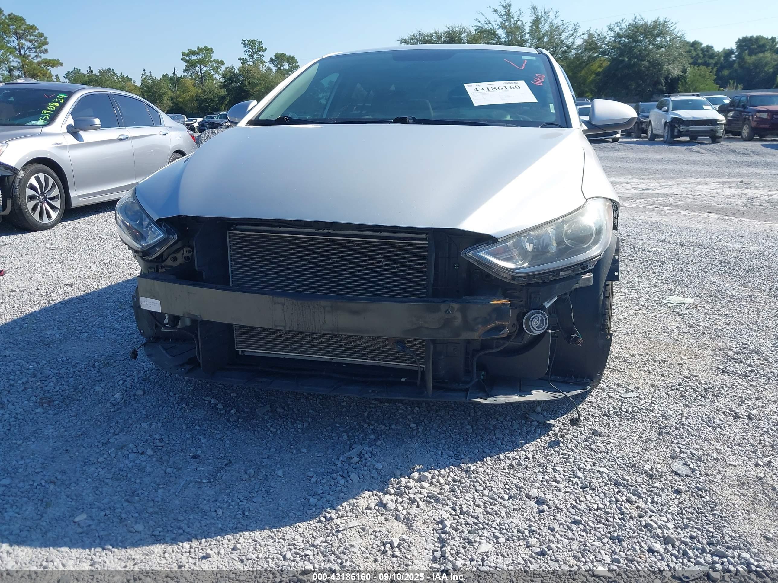 HYUNDAI ELANTRA image 6