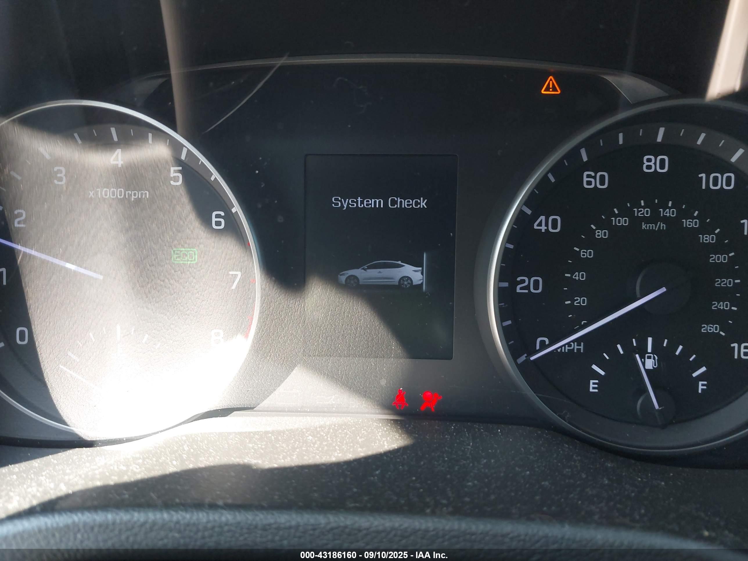 HYUNDAI ELANTRA image 7