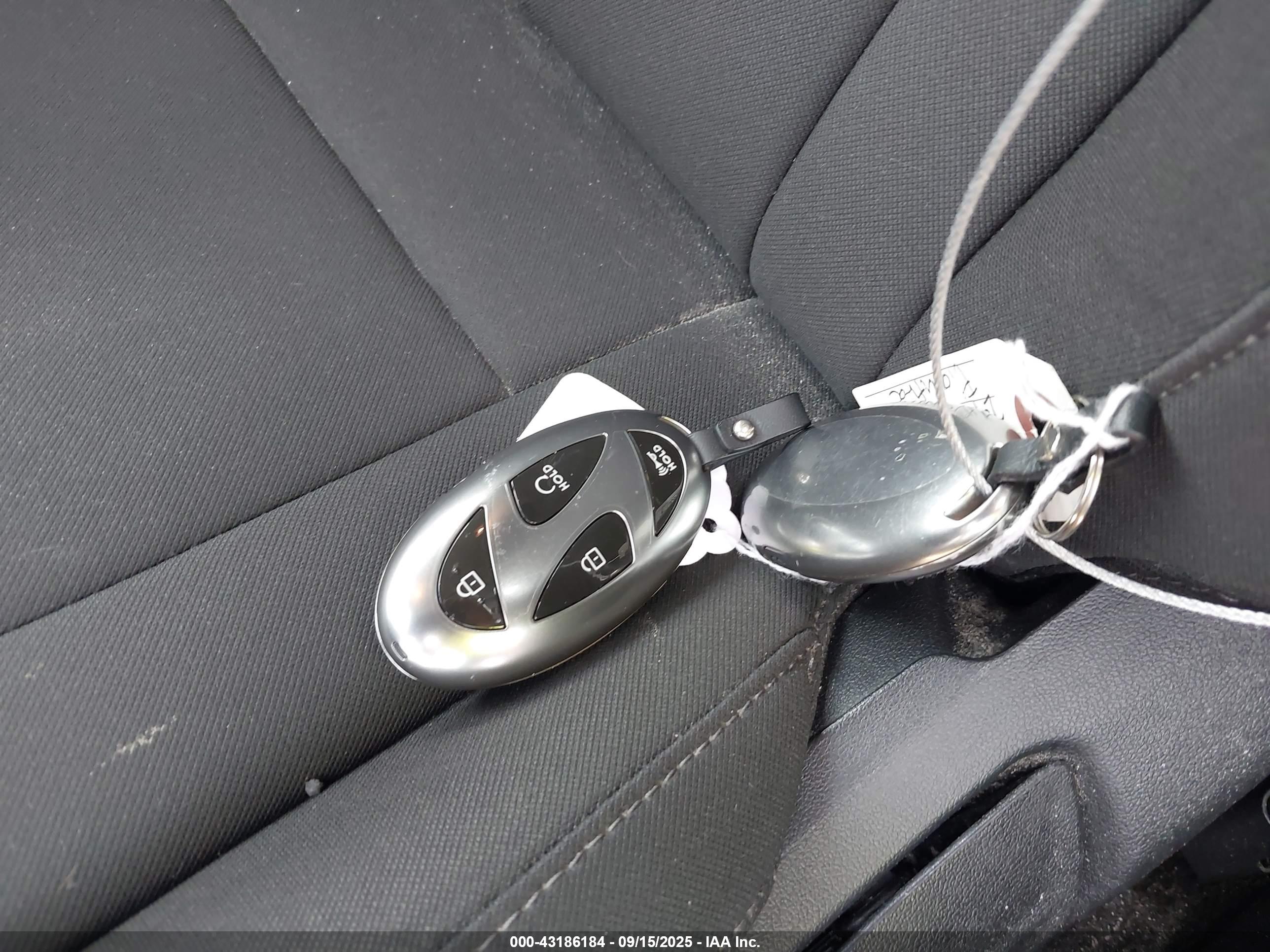 HYUNDAI ELANTRA image 11
